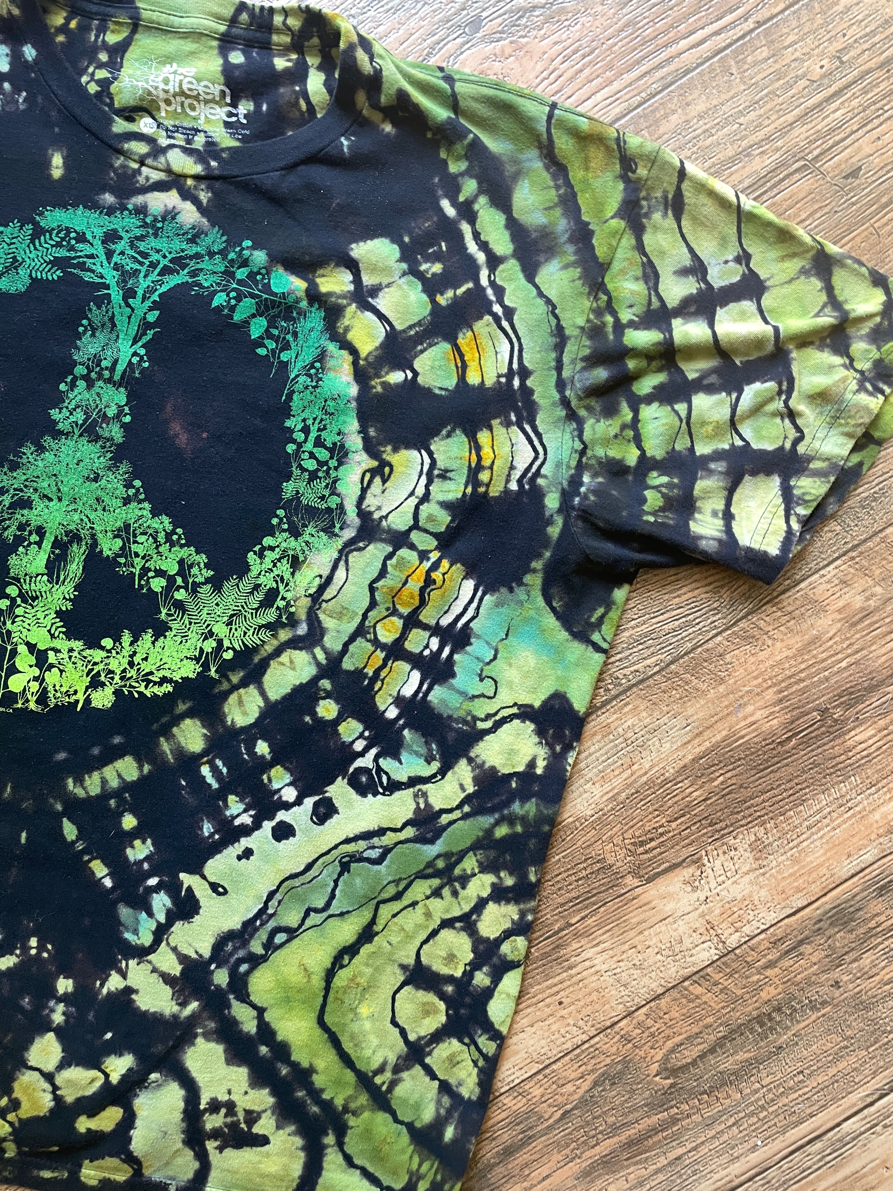 Peace on Earth Black and Green Geode Short Sleeve Reverse Tie Dye T-Shirt | Men's XL