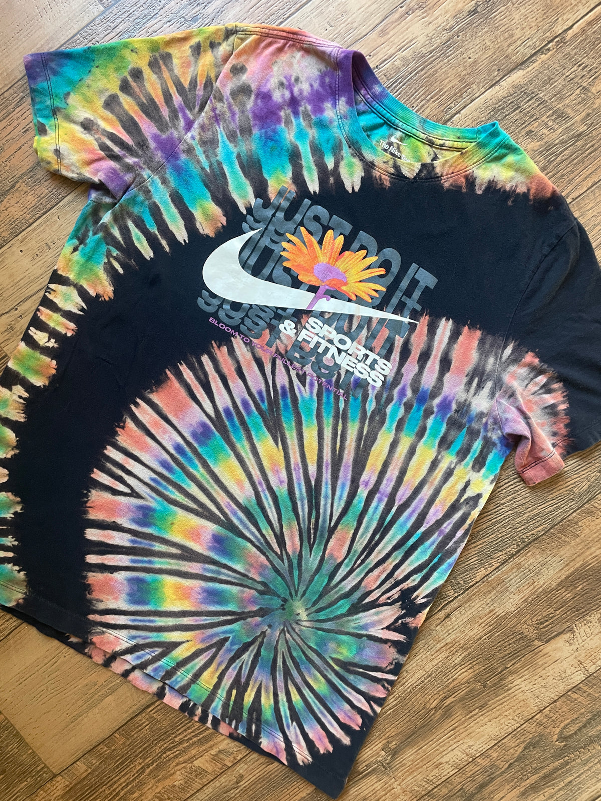 Nike Daisy Just Do It Rainbow Reverse Tie Dye Short Sleeve T-Shirt | Men's Large