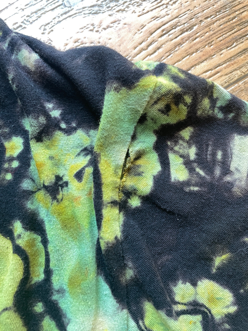 Peace on Earth Black and Green Geode Short Sleeve Reverse Tie Dye T-Shirt | Men's XL