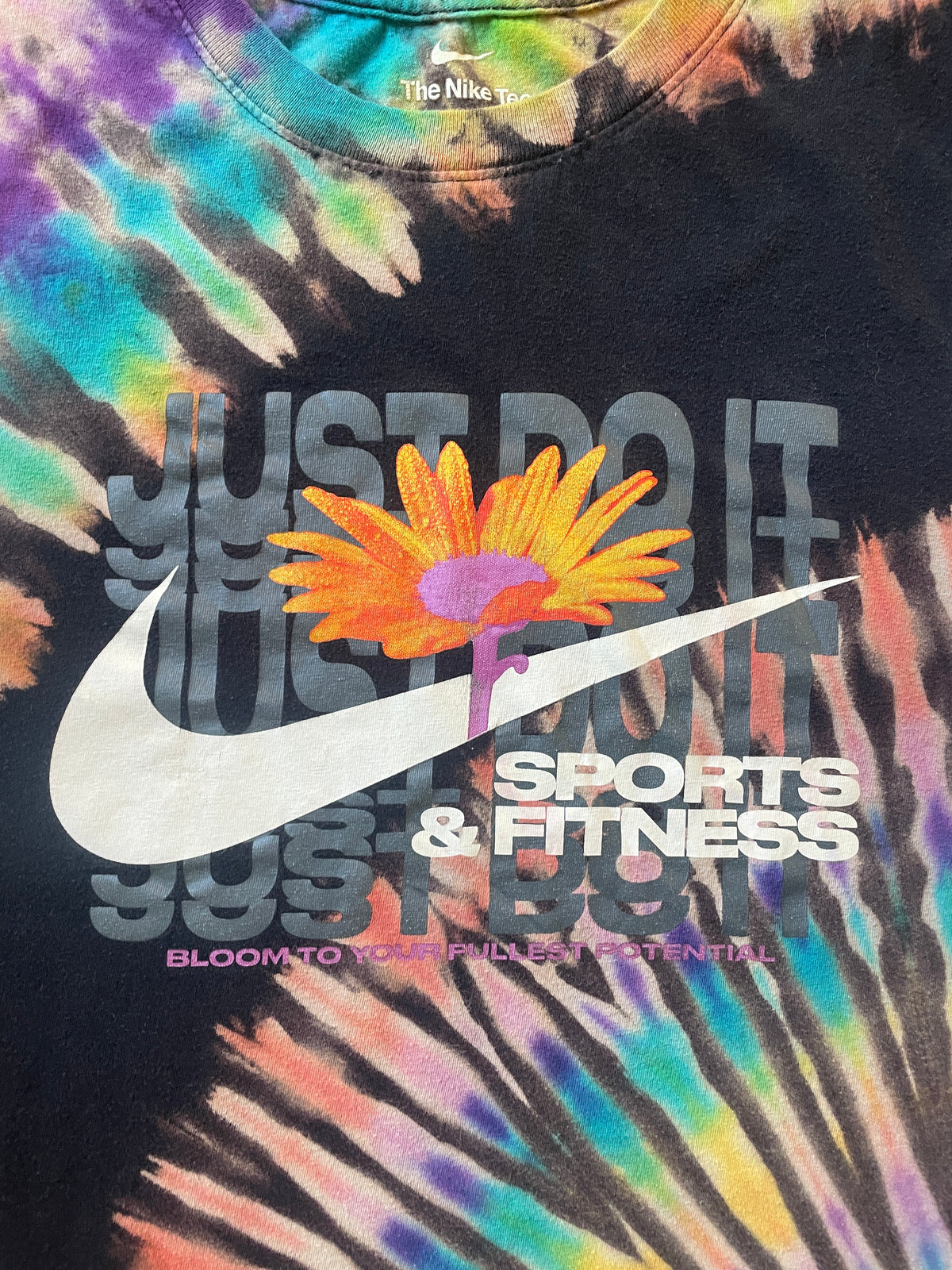 Nike Daisy Just Do It Rainbow Reverse Tie Dye Short Sleeve T-Shirt | Men's Large