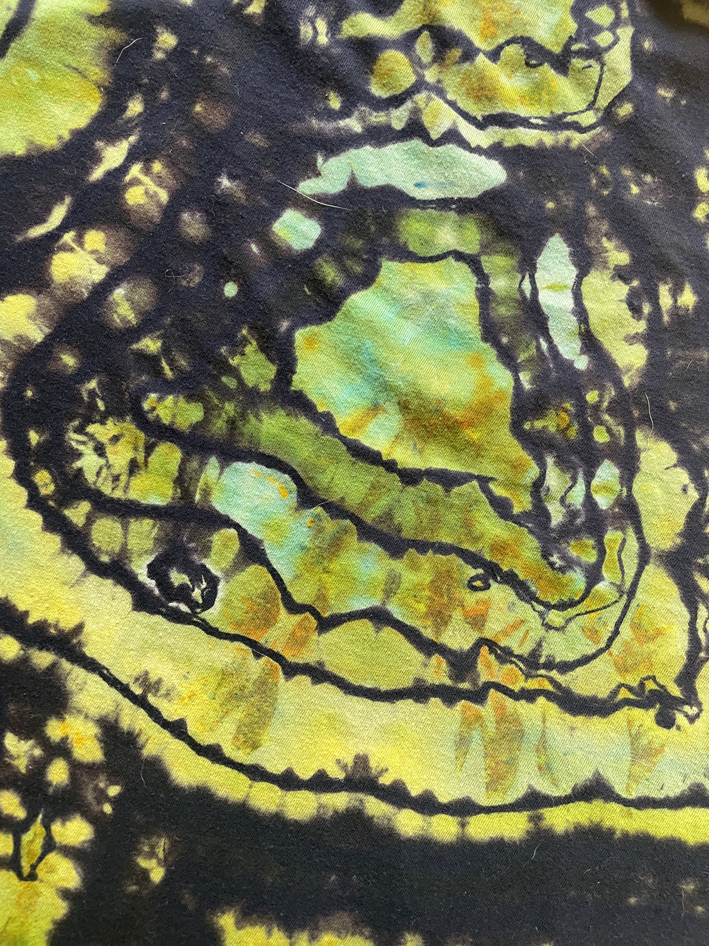 Peace on Earth Black and Green Geode Short Sleeve Reverse Tie Dye T-Shirt | Men's XL