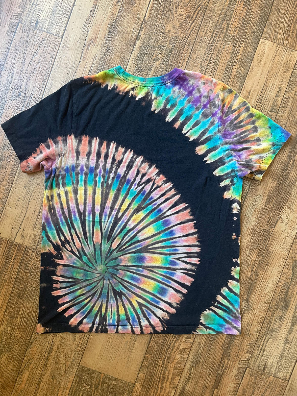 Nike Daisy Just Do It Rainbow Reverse Tie Dye Short Sleeve T-Shirt | Men's Large