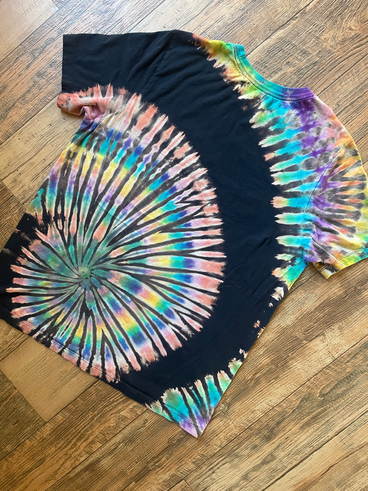 Nike Daisy Just Do It Rainbow Reverse Tie Dye Short Sleeve T-Shirt | Men's Large