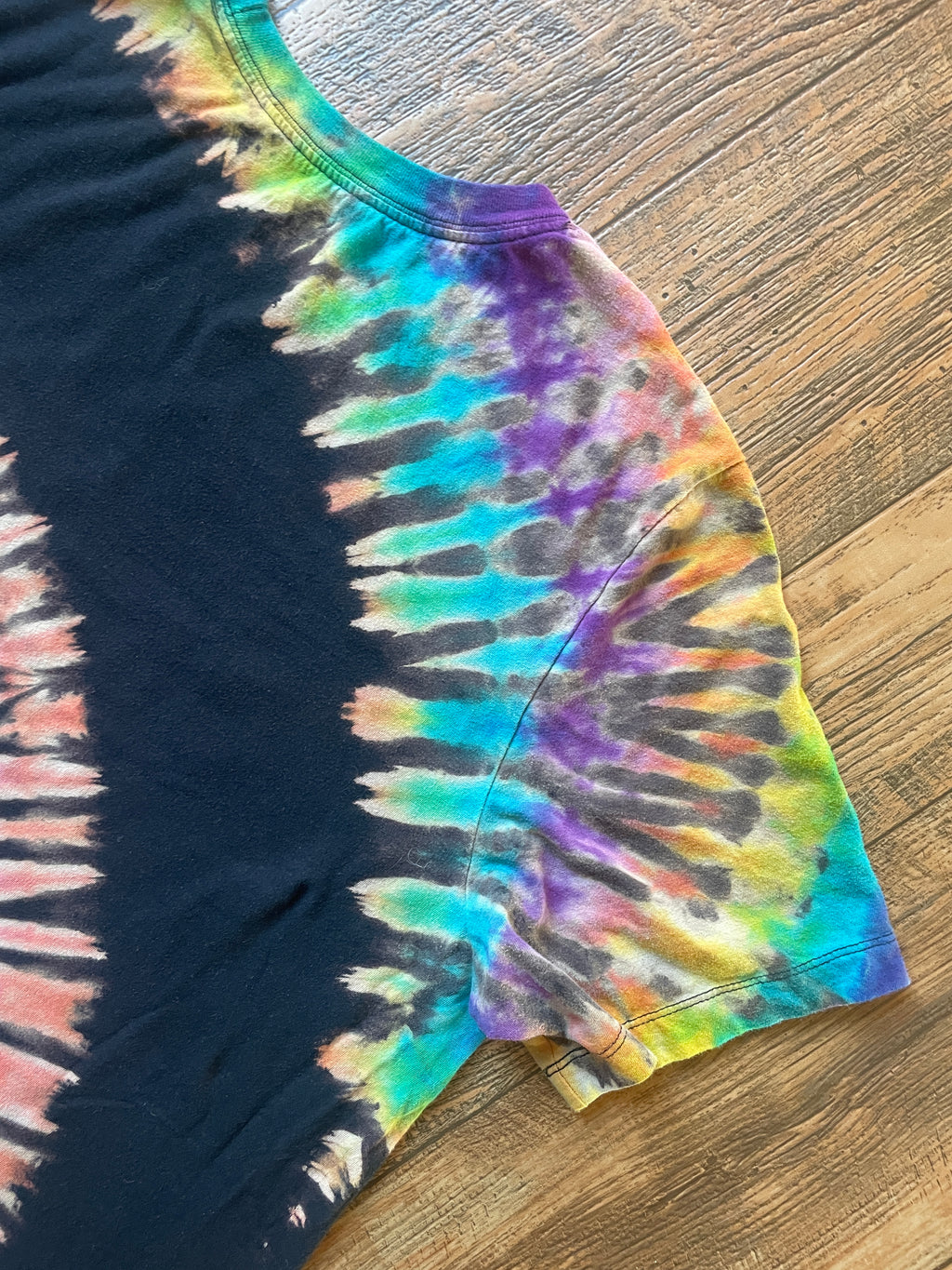 Nike Daisy Just Do It Rainbow Reverse Tie Dye Short Sleeve T-Shirt | Men's Large