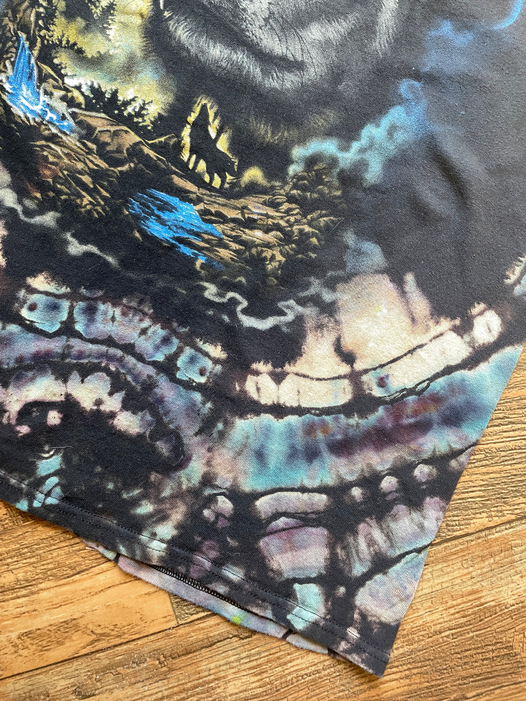 Midnight Wolf Black and Blue Geode Short Sleeve Reverse Tie Dye T-Shirt | Men's Medium