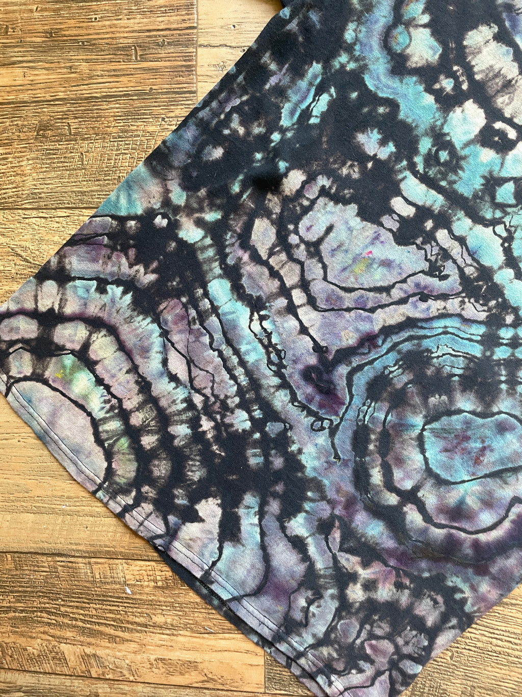 Midnight Wolf Black and Blue Geode Short Sleeve Reverse Tie Dye T-Shirt | Men's Medium