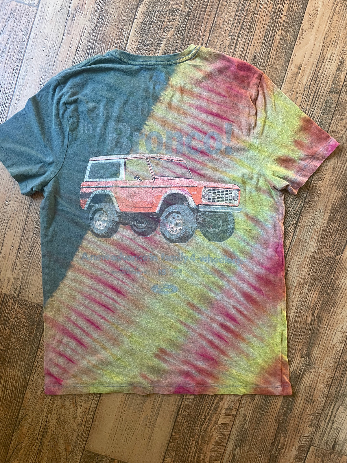 Ford Bronco Reverse Tie Dye Short Sleeve T-Shirt | Men's Medium
