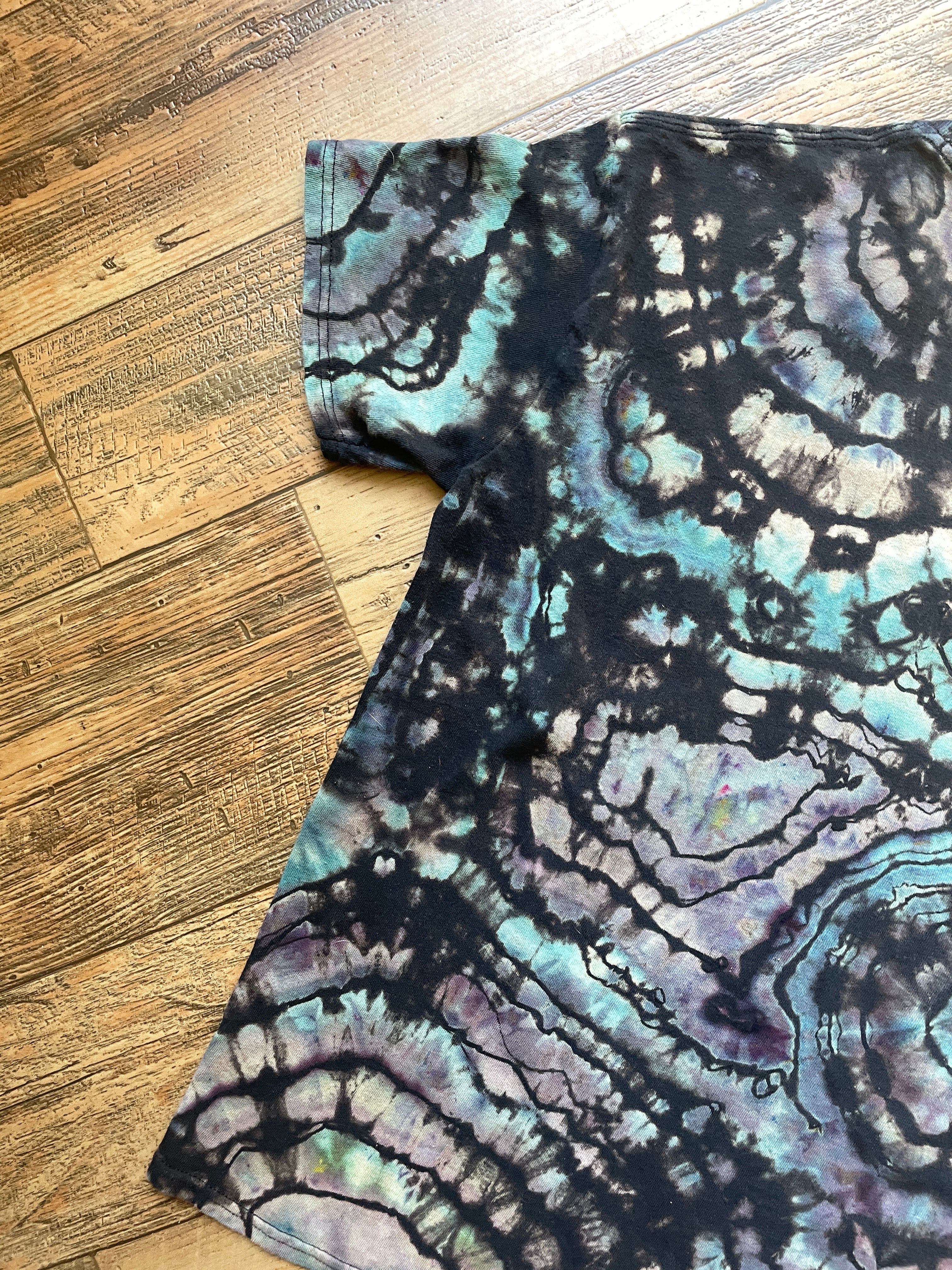 Midnight Wolf Black and Blue Geode Short Sleeve Reverse Tie Dye T-Shirt | Men's Medium