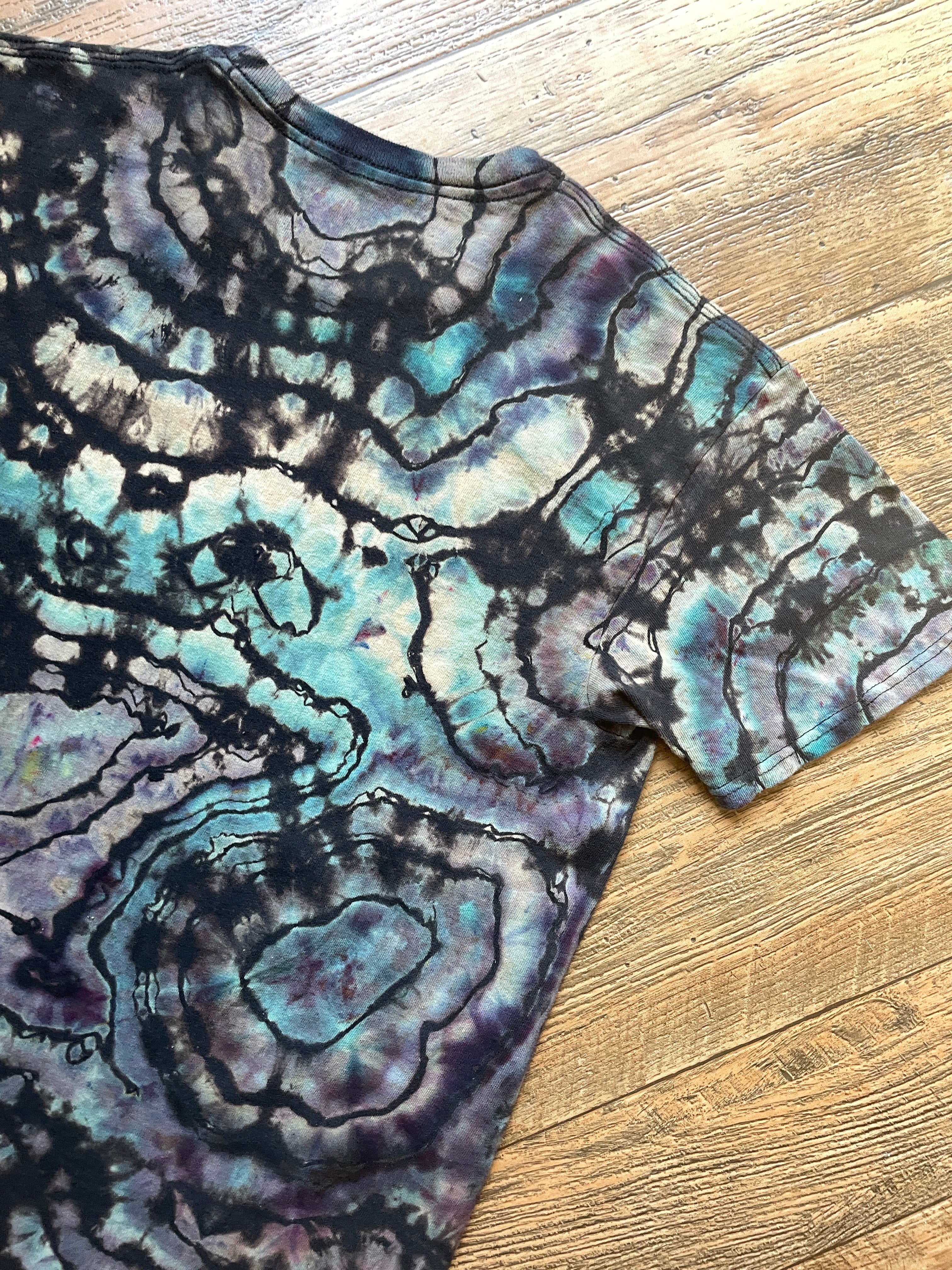 Midnight Wolf Black and Blue Geode Short Sleeve Reverse Tie Dye T-Shirt | Men's Medium