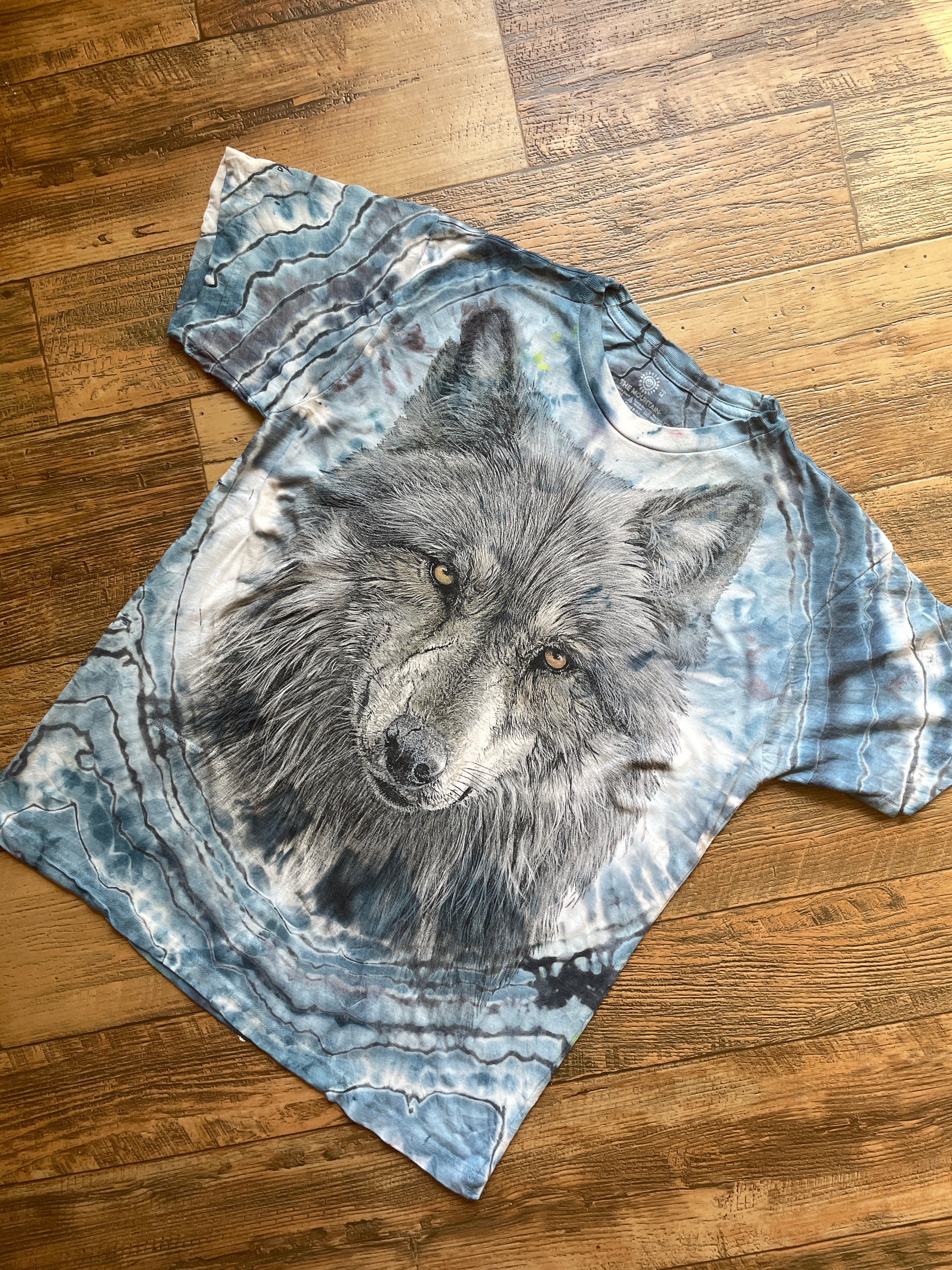 Blue and Gray White Wolf Geode Short Sleeve Tie Dye T-Shirt | Men's Medium