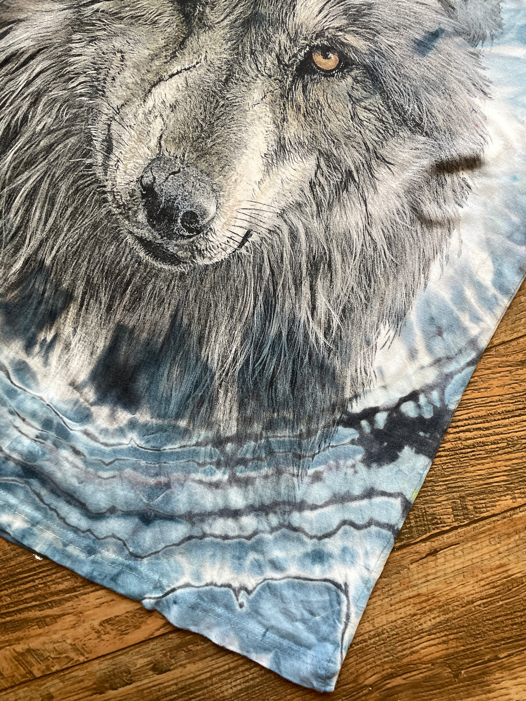 Blue and Gray White Wolf Geode Short Sleeve Tie Dye T-Shirt | Men's Medium