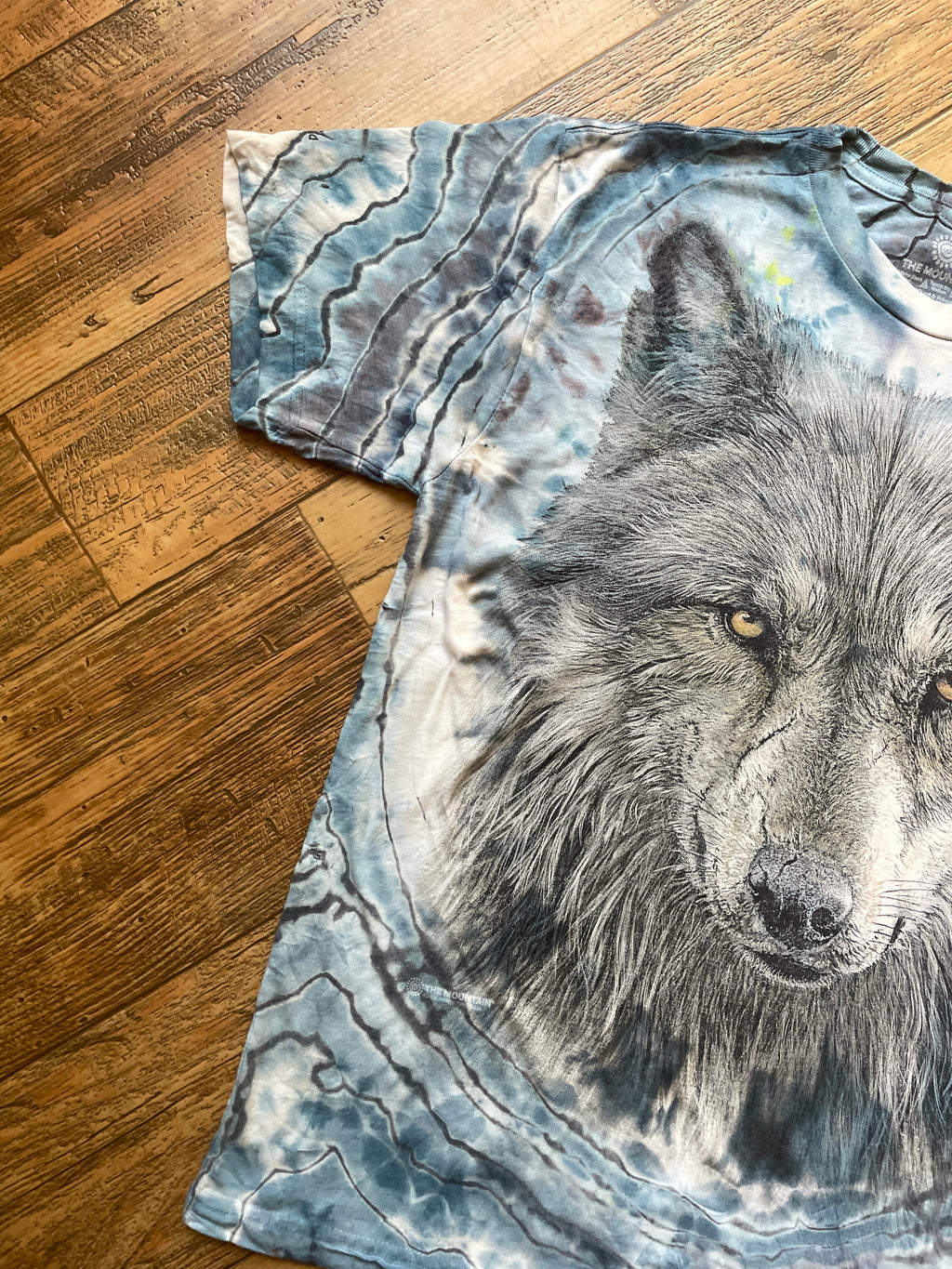 Blue and Gray White Wolf Geode Short Sleeve Tie Dye T-Shirt | Men's Medium