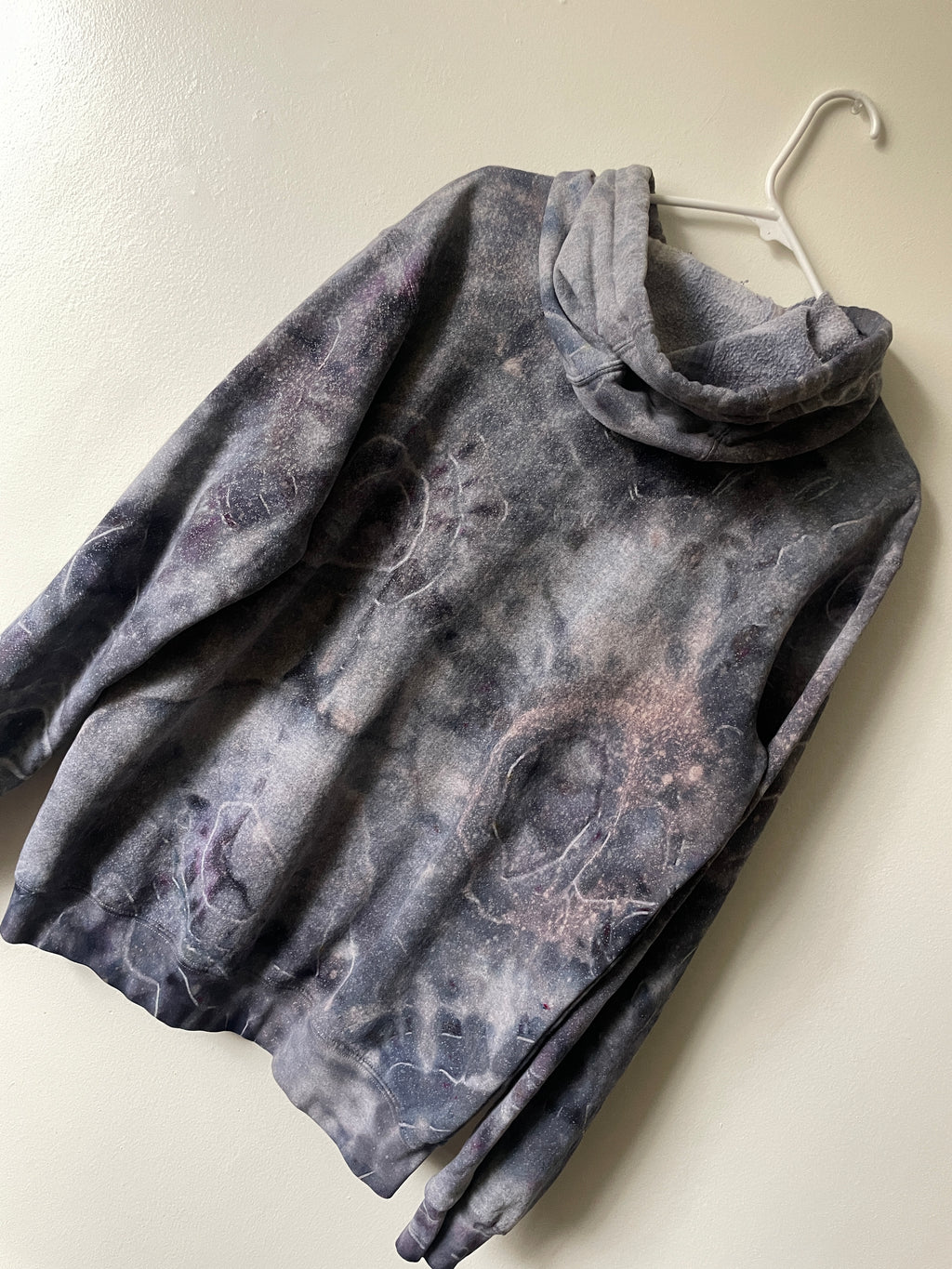 Medium Men's Carhartt Tie Dye Long Sleeve Hoodie | One-Of-a-Kind Upcycled Gray and Black Geode Sweatshirt
