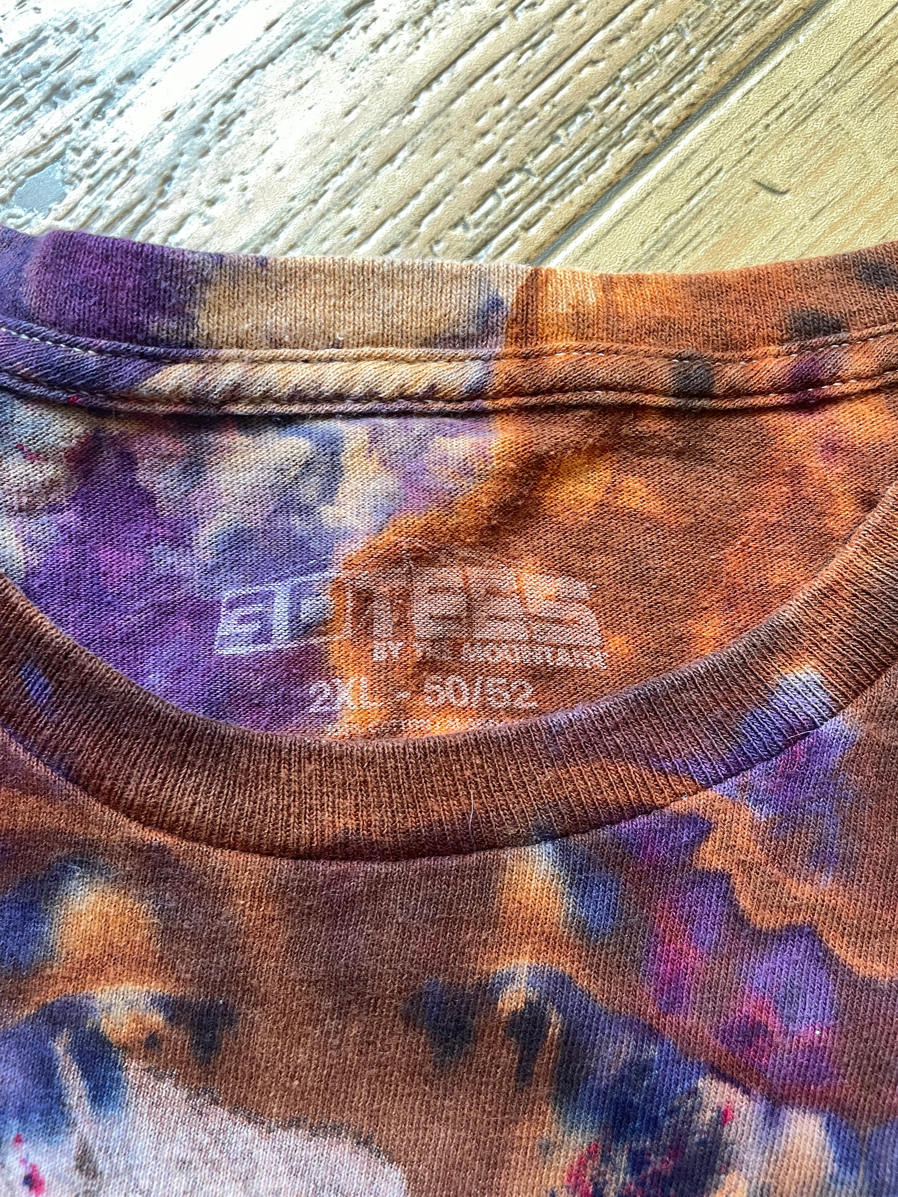 Mountain Eagle Terracotta and Violet Geode Short Sleeve Tie Dye T-Shirt | Men's 2XL