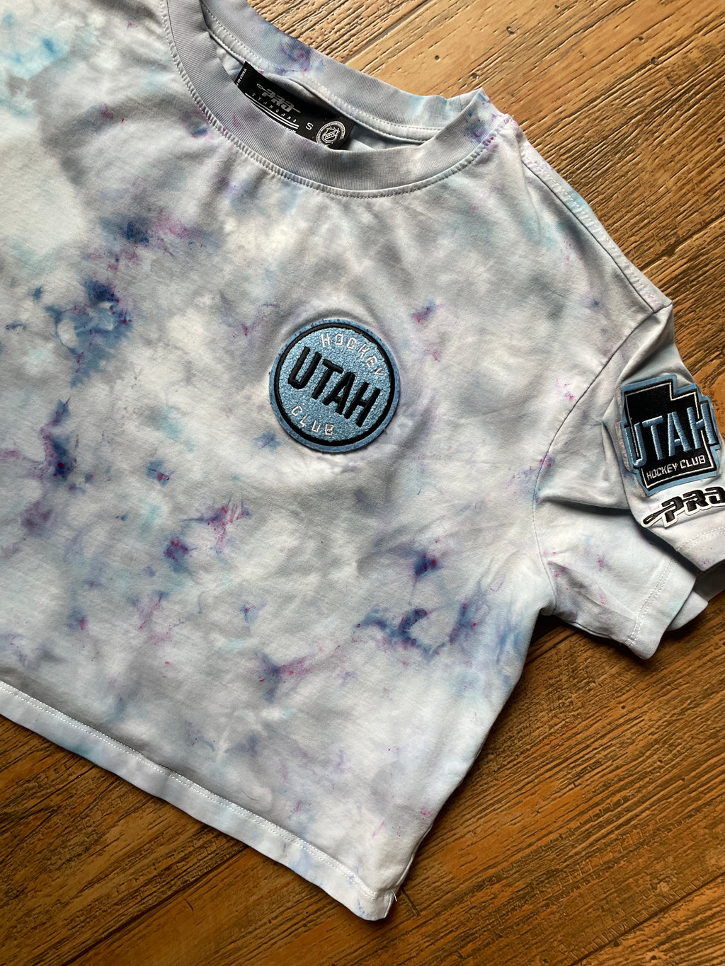Utah Hockey Club Blue and Gray Ice Dye Short Sleeve Cropped T-Shirt | Women's Small