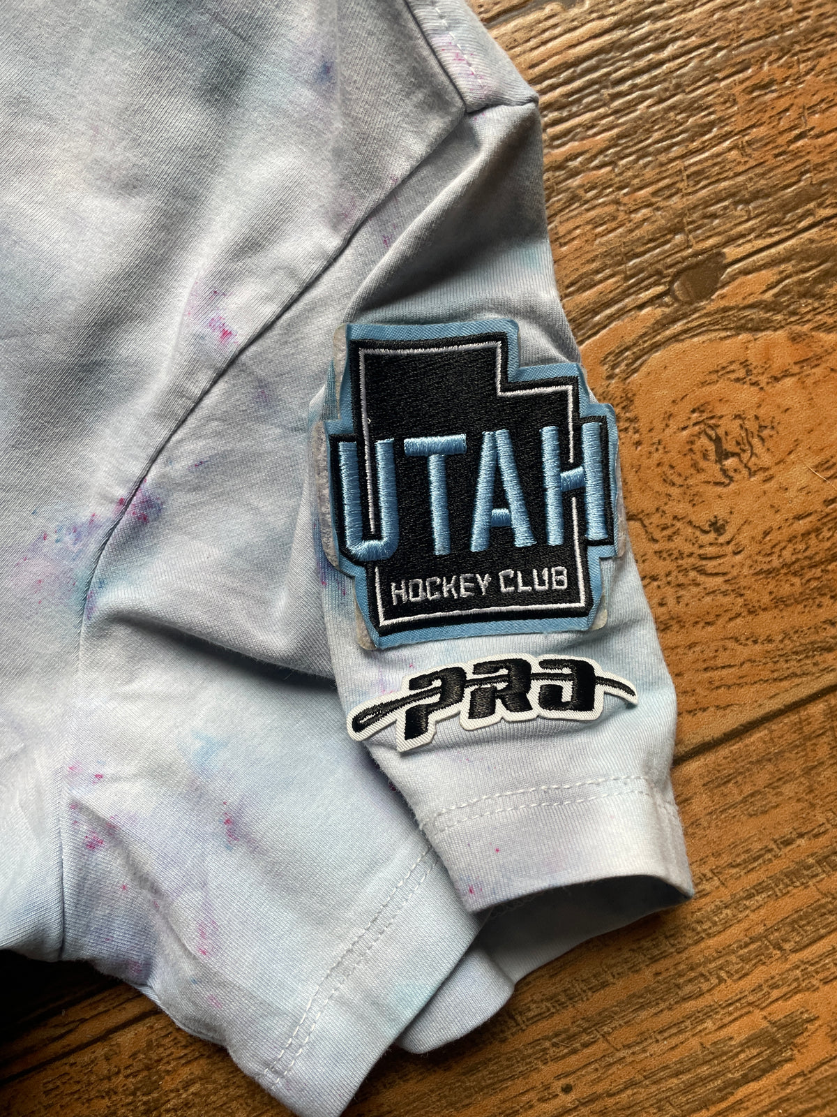 Utah Hockey Club Blue and Gray Ice Dye Short Sleeve Cropped T-Shirt | Women's Small