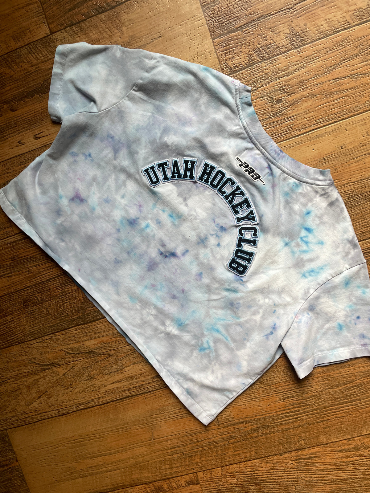 Utah Hockey Club Blue and Gray Ice Dye Short Sleeve Cropped T-Shirt | Women's Small