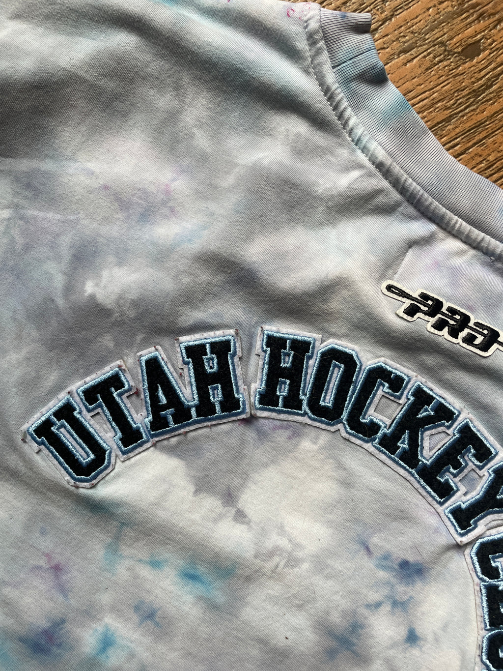 Utah Hockey Club Blue and Gray Ice Dye Short Sleeve Cropped T-Shirt | Women's Small