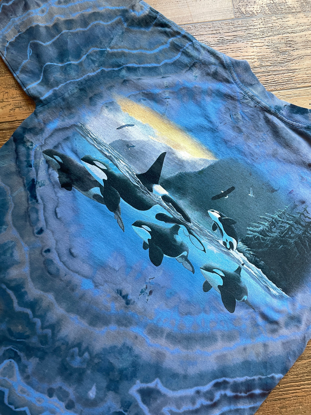 Blue and Gray Orca Whales Geode Short Sleeve Tie Dye T-Shirt | Men's Large