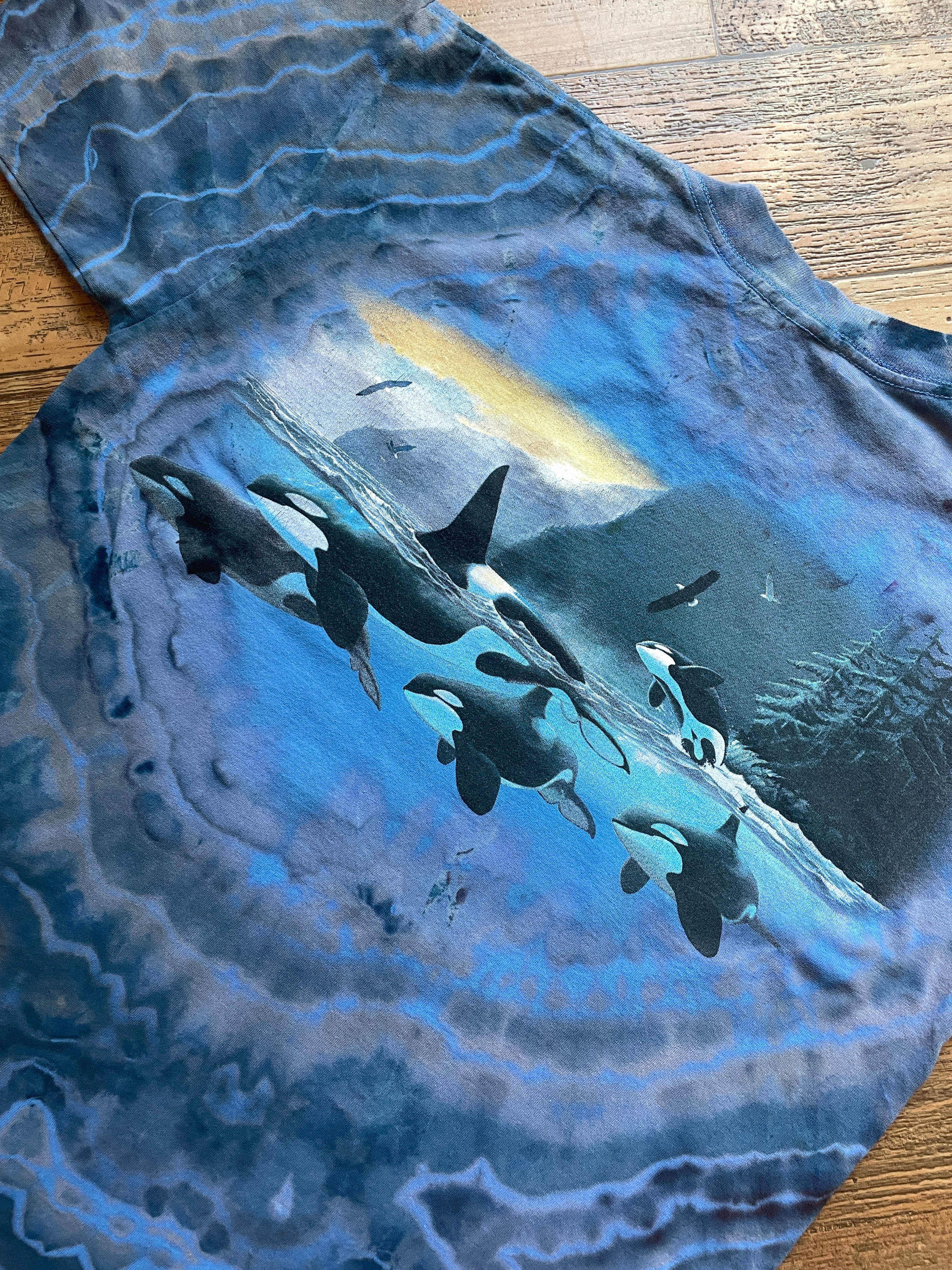 Blue and Gray Orca Whales Geode Short Sleeve Tie Dye T-Shirt | Men's Large