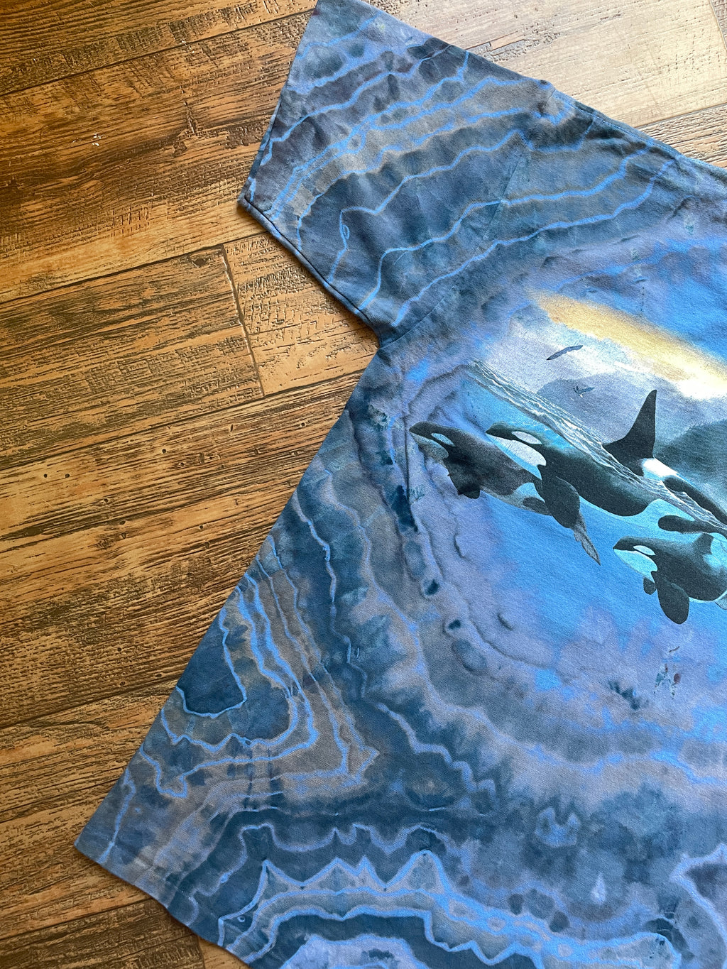 Blue and Gray Orca Whales Geode Short Sleeve Tie Dye T-Shirt | Men's Large