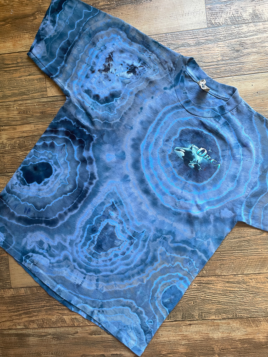 Blue and Gray Orca Whales Geode Short Sleeve Tie Dye T-Shirt | Men's Large