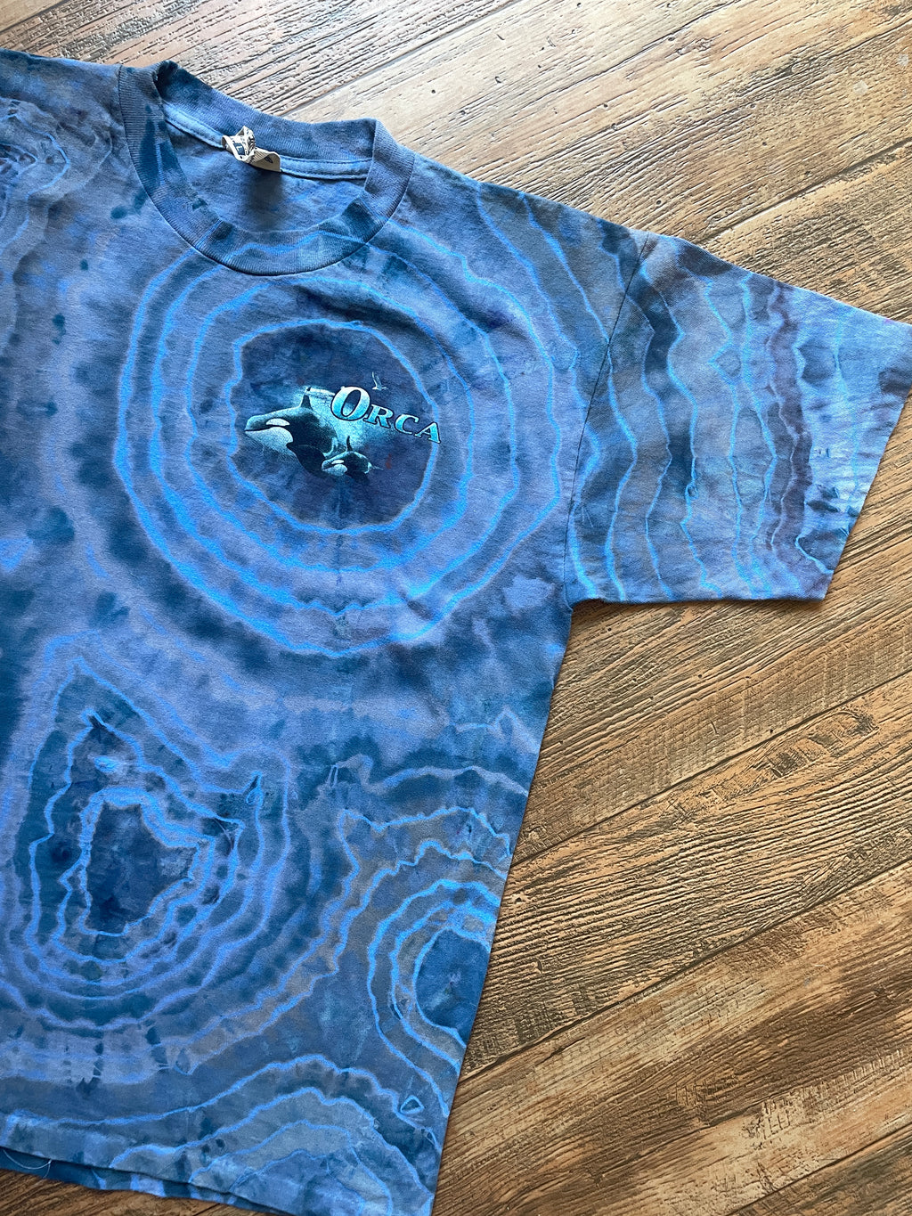 Blue and Gray Orca Whales Geode Short Sleeve Tie Dye T-Shirt | Men's Large