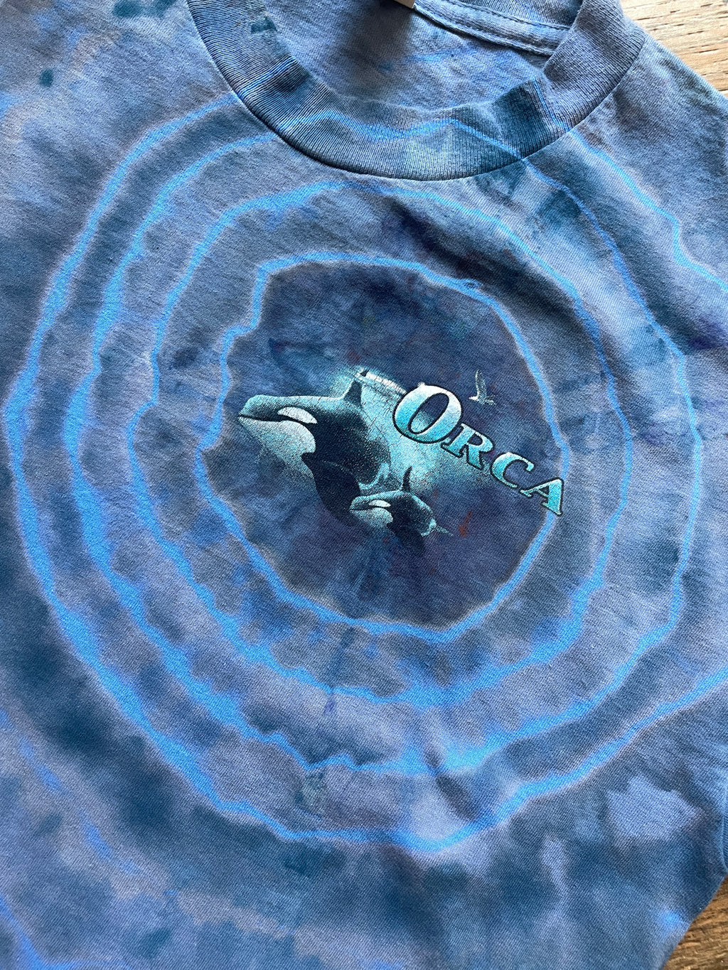 Blue and Gray Orca Whales Geode Short Sleeve Tie Dye T-Shirt | Men's Large