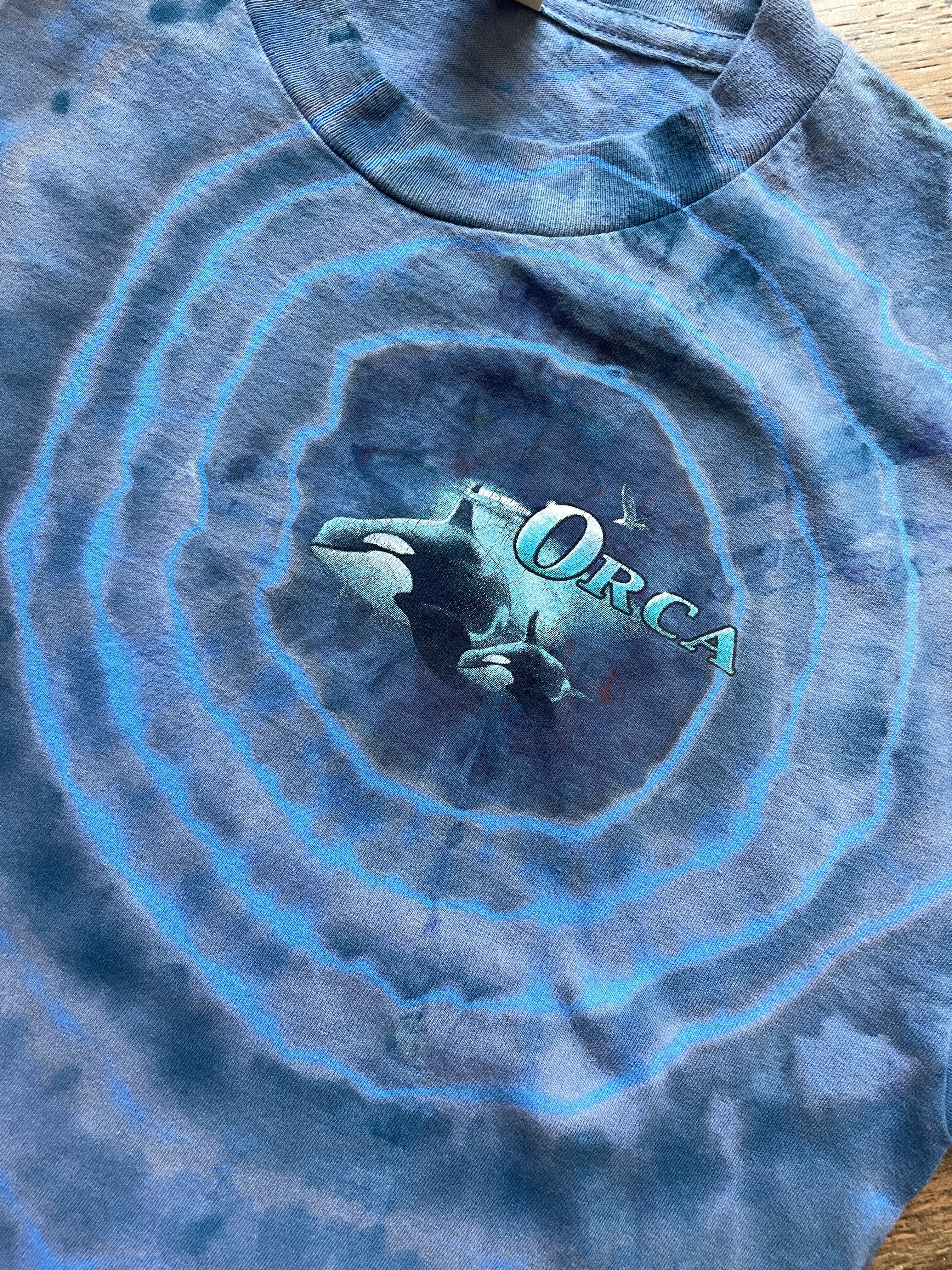 Blue and Gray Orca Whales Geode Short Sleeve Tie Dye T-Shirt | Men's Large