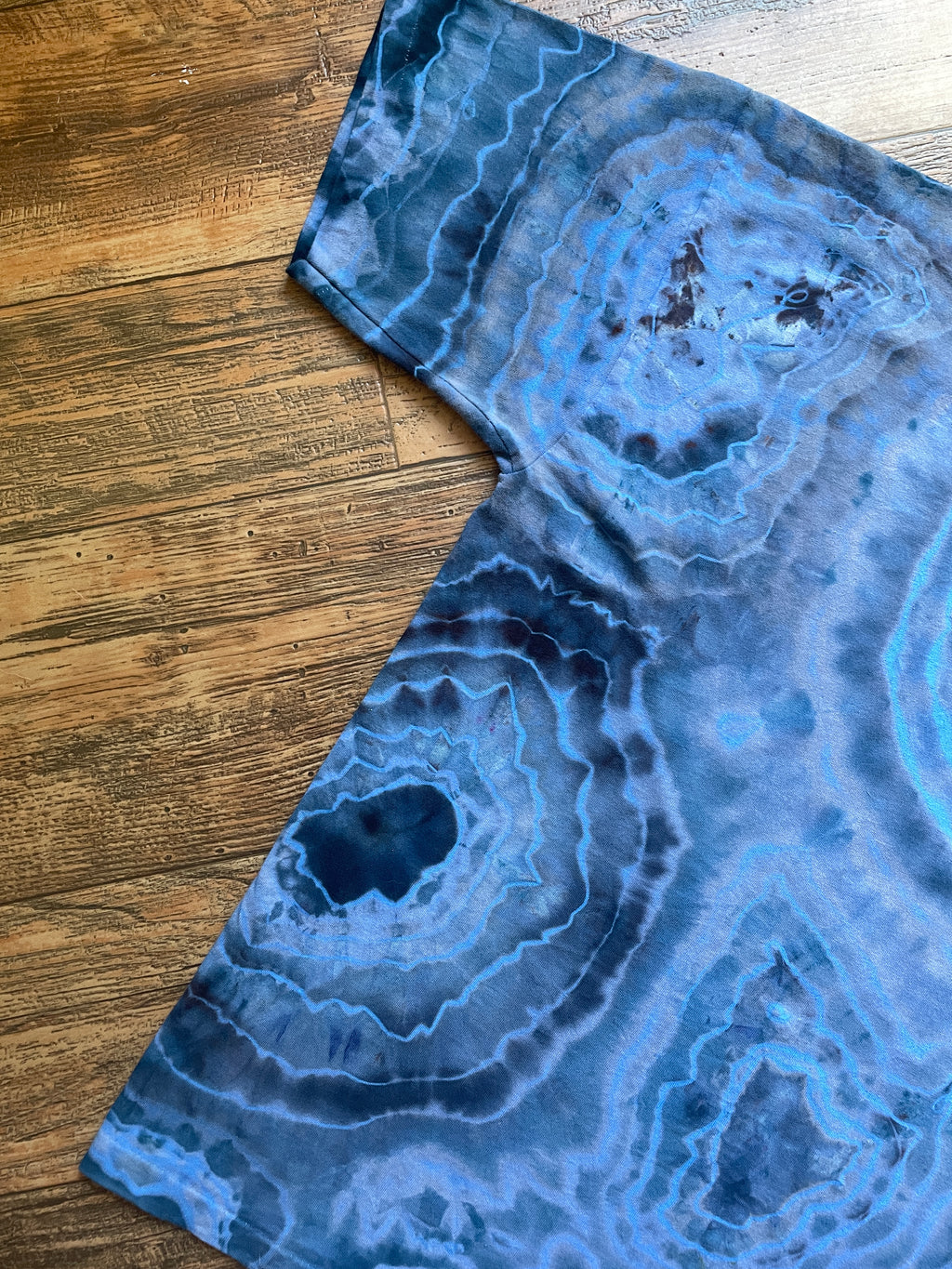 Blue and Gray Orca Whales Geode Short Sleeve Tie Dye T-Shirt | Men's Large