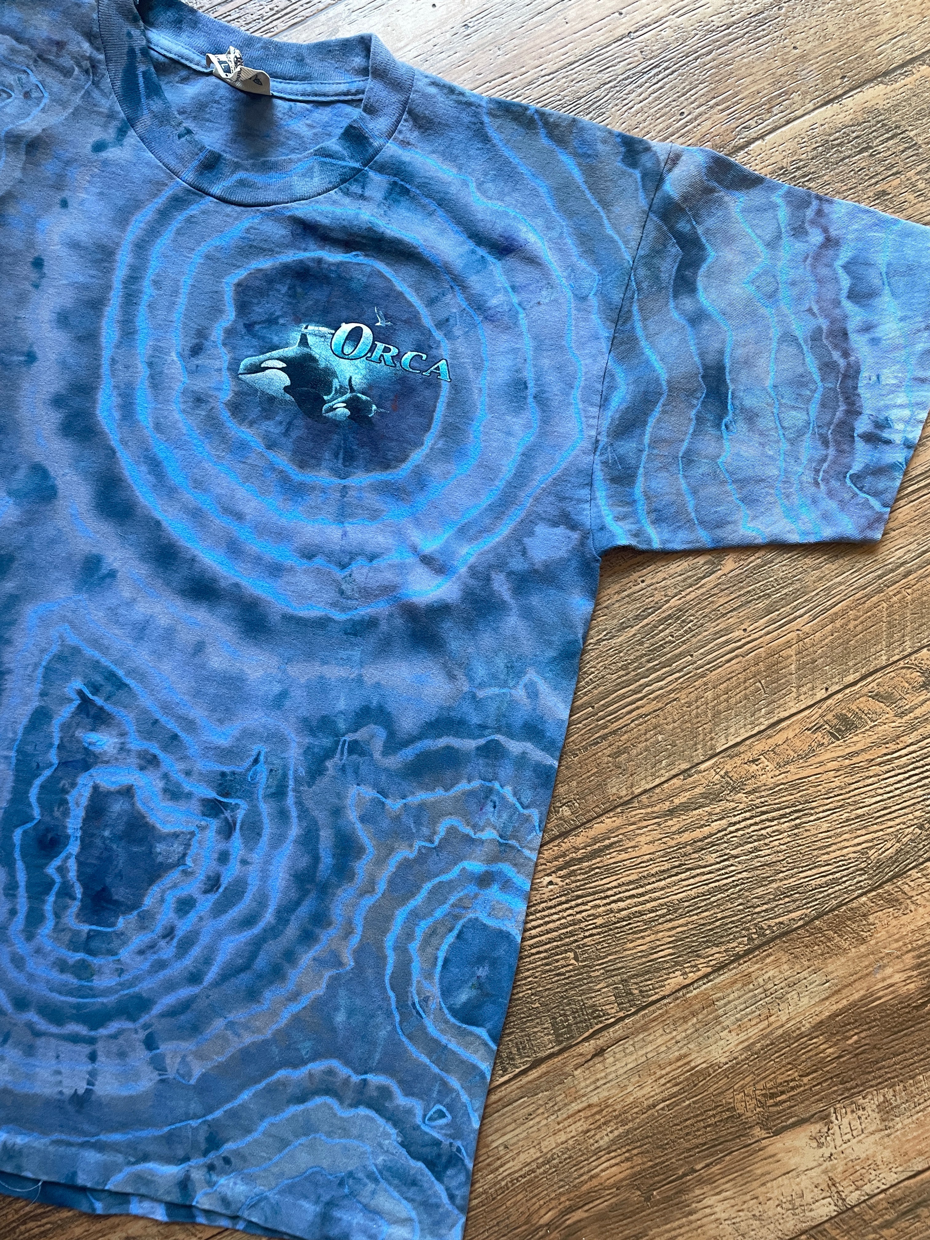 Blue and Gray Orca Whales Geode Short Sleeve Tie Dye T-Shirt | Men's Large