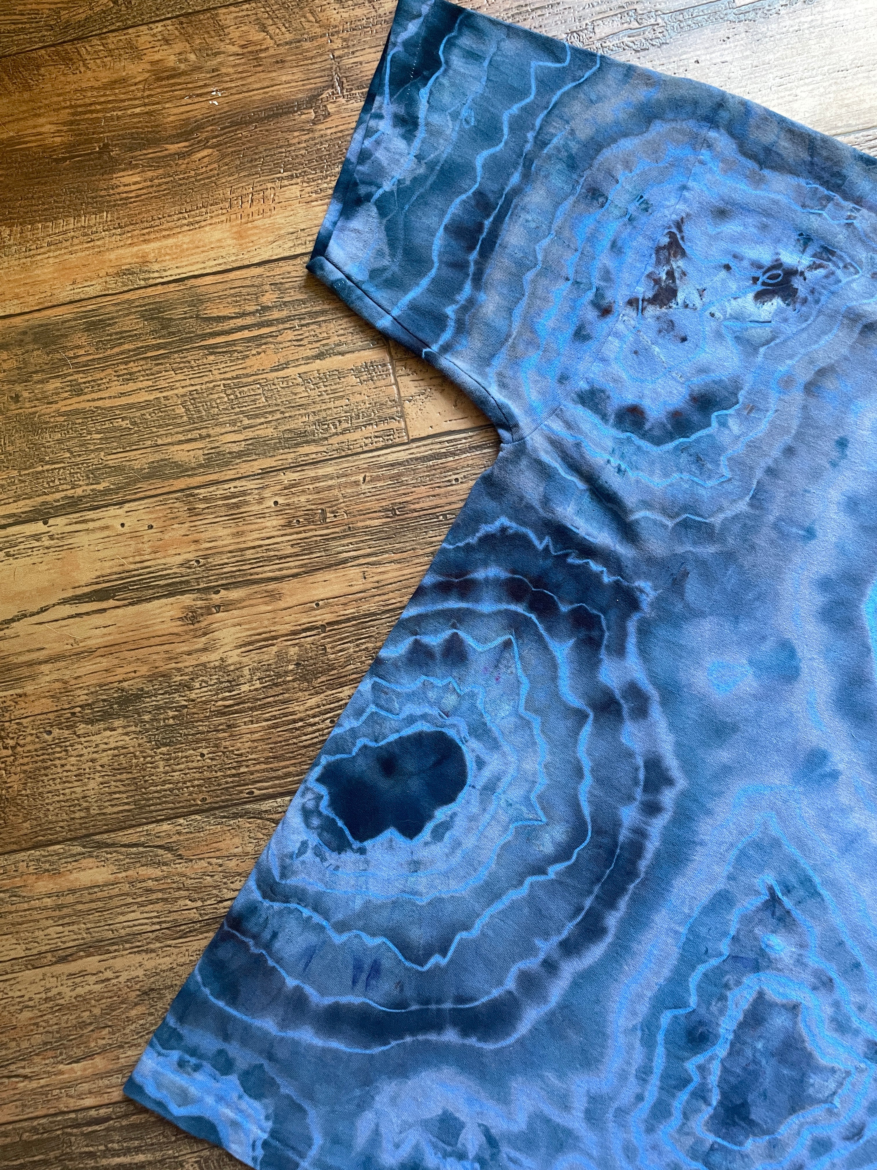 Blue and Gray Orca Whales Geode Short Sleeve Tie Dye T-Shirt | Men's Large