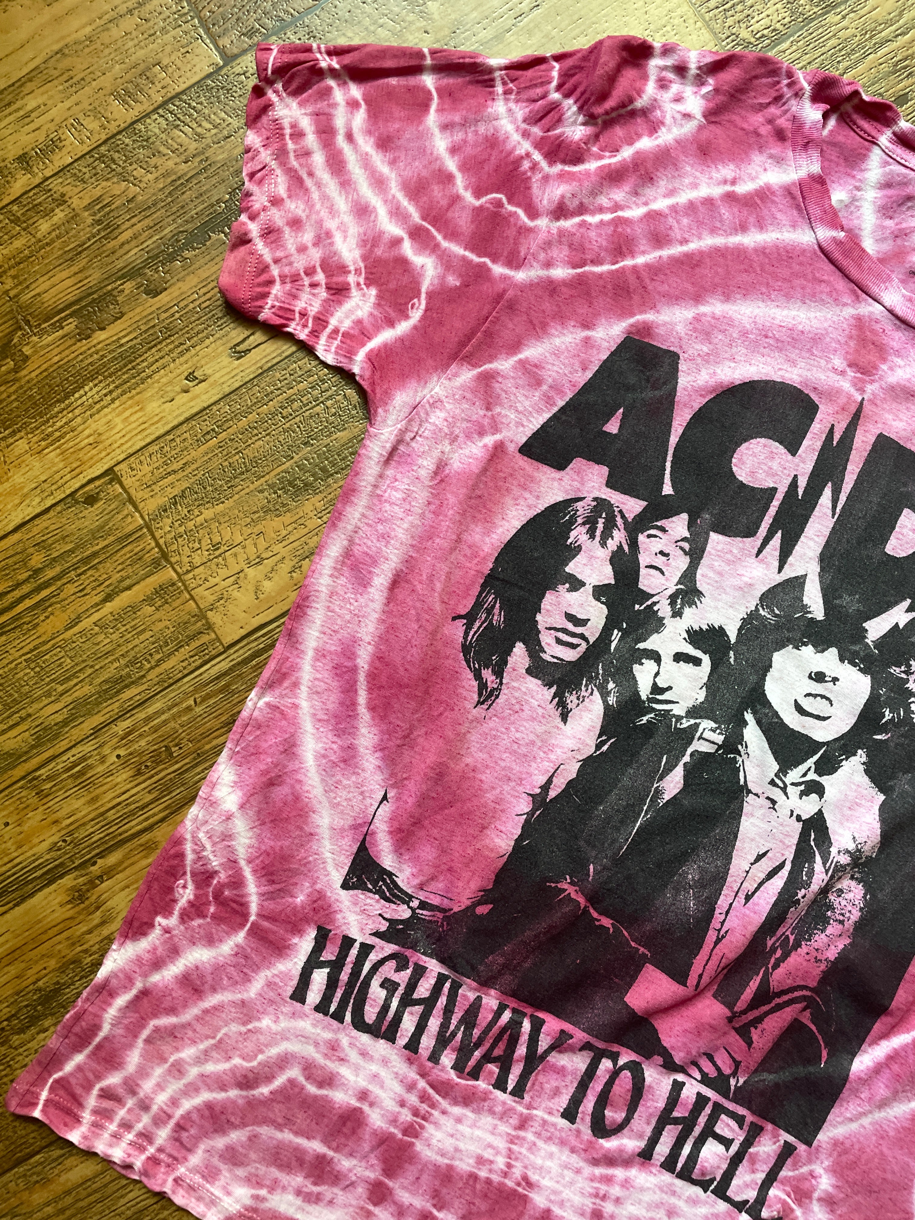 AC/DC Highway to Hell Pink and White Geode Short Sleeve Tie Dye T-Shirt | Men's Large