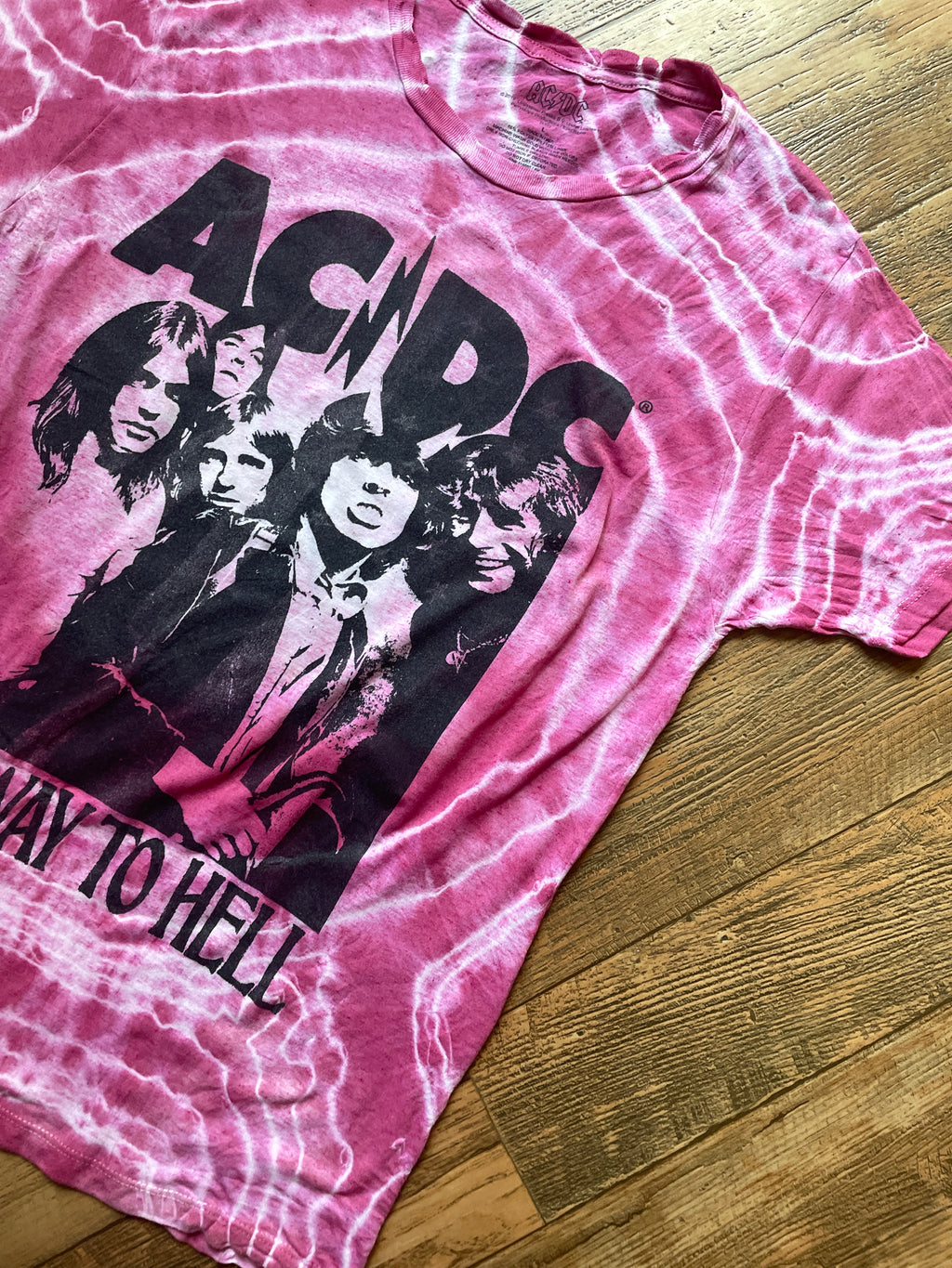 AC/DC Highway to Hell Pink and White Geode Short Sleeve Tie Dye T-Shirt | Men's Large