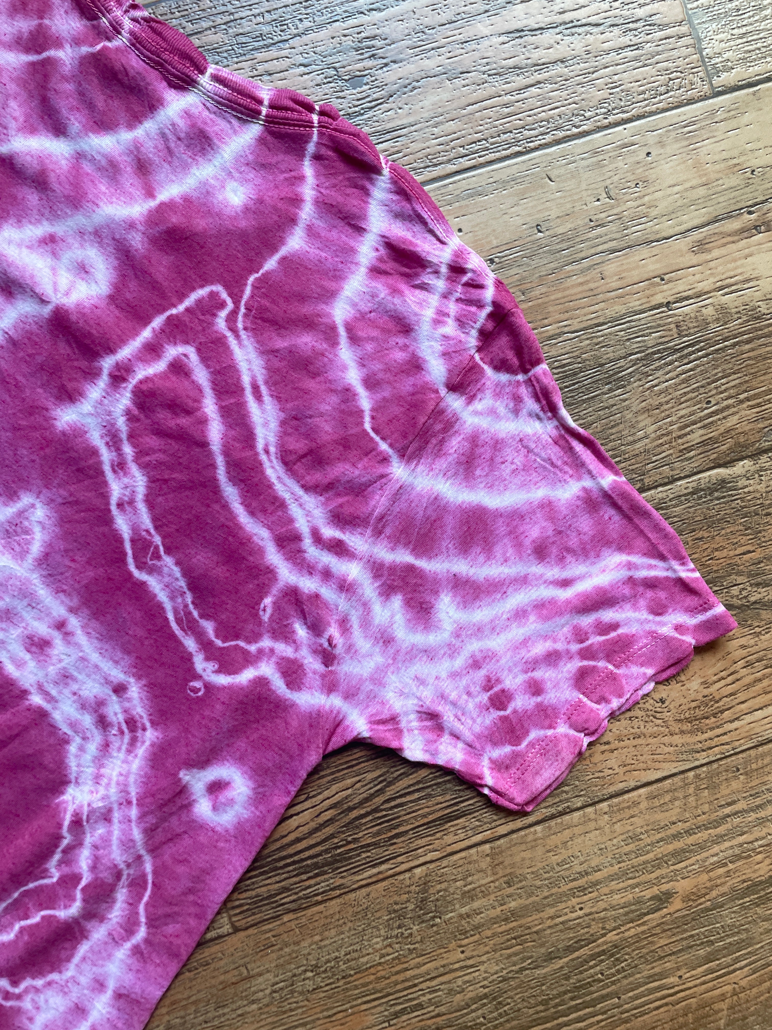 AC/DC Highway to Hell Pink and White Geode Short Sleeve Tie Dye T-Shirt | Men's Large