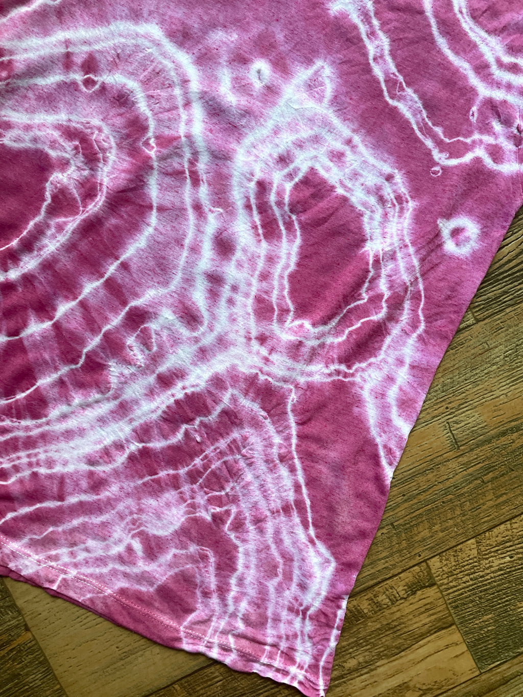 AC/DC Highway to Hell Pink and White Geode Short Sleeve Tie Dye T-Shirt | Men's Large