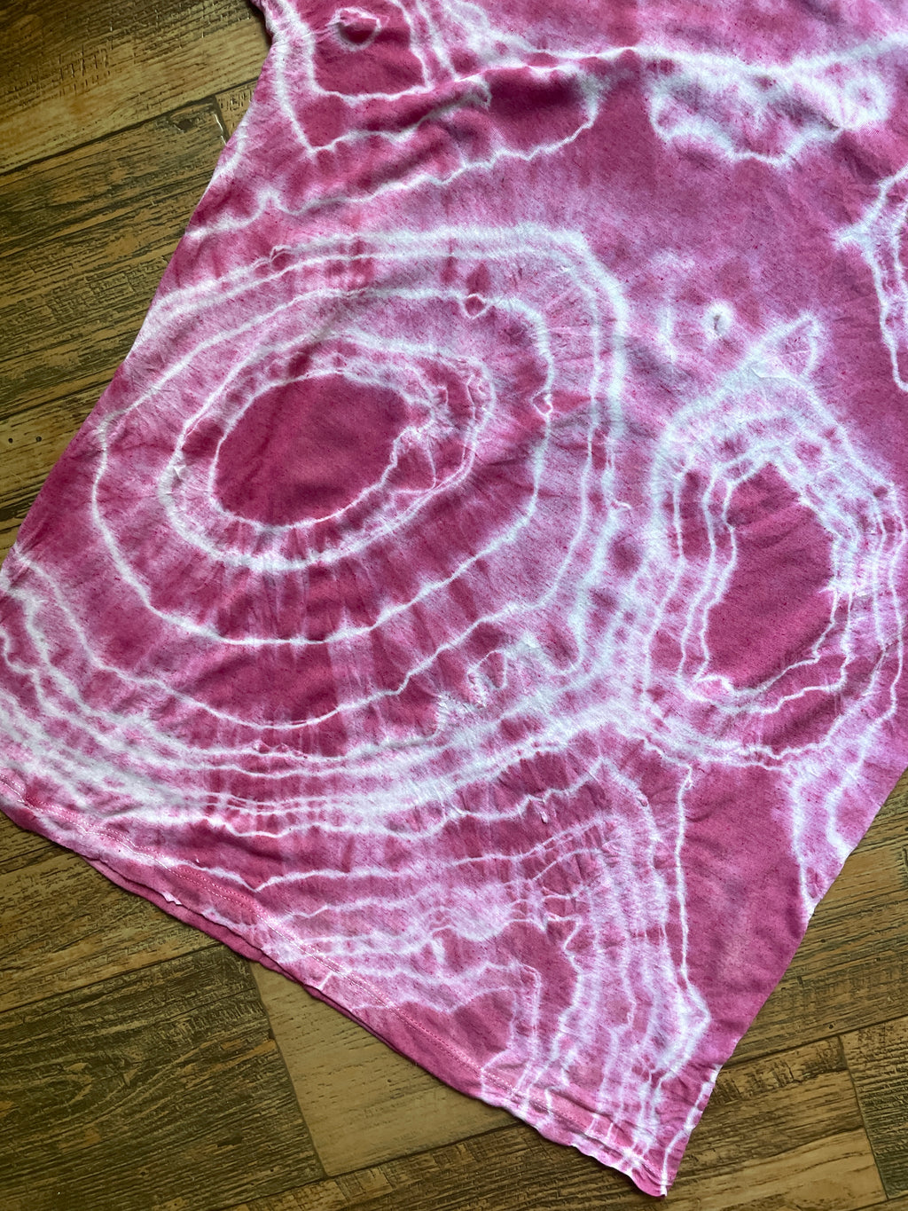 AC/DC Highway to Hell Pink and White Geode Short Sleeve Tie Dye T-Shirt | Men's Large