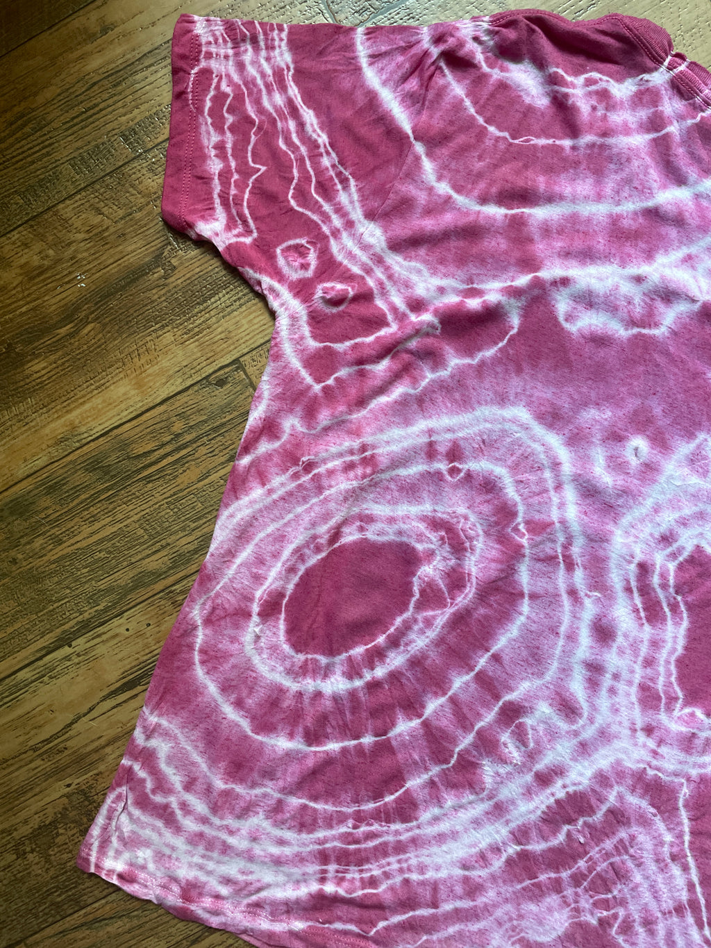 AC/DC Highway to Hell Pink and White Geode Short Sleeve Tie Dye T-Shirt | Men's Large