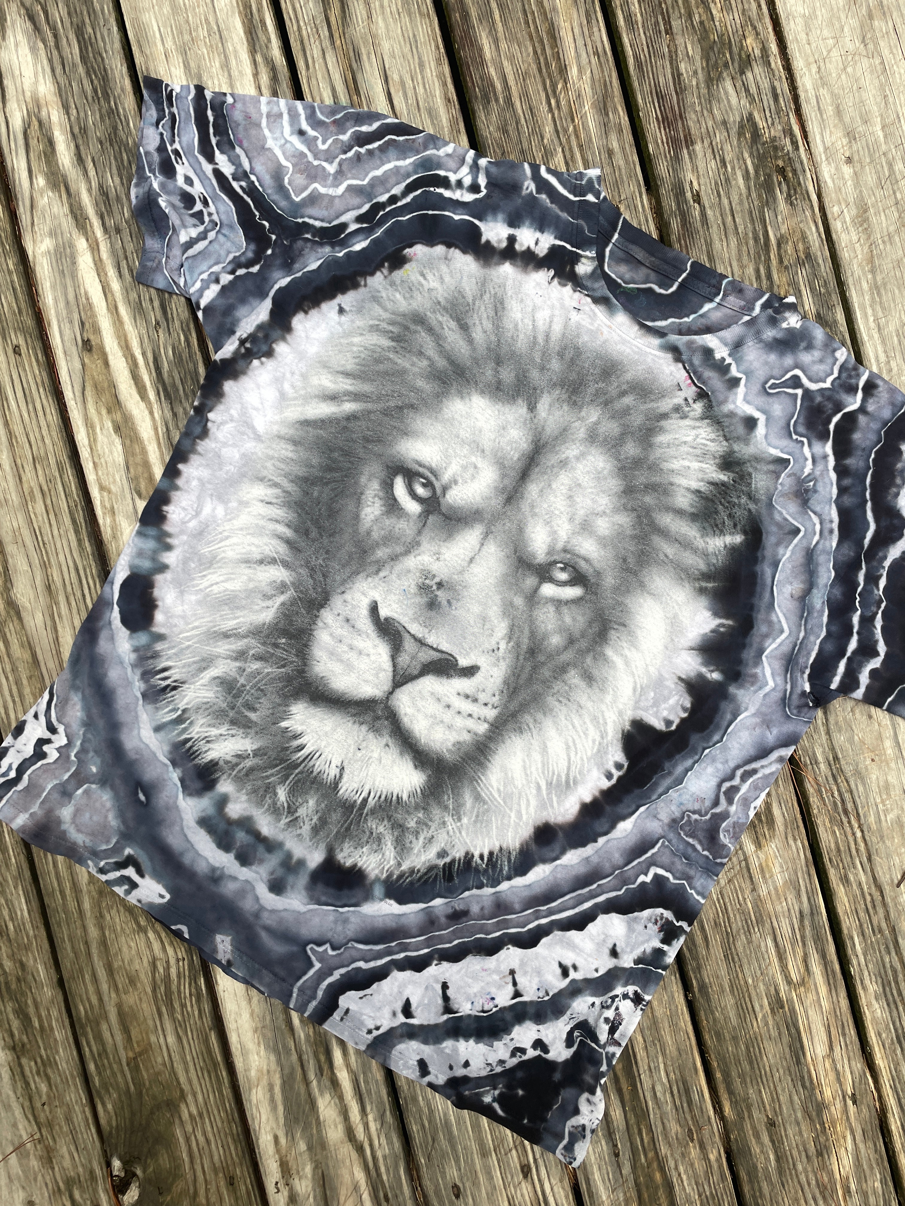 Black and Gray Lion Geode Short Sleeve Tie Dye T-Shirt | Men's 2XL