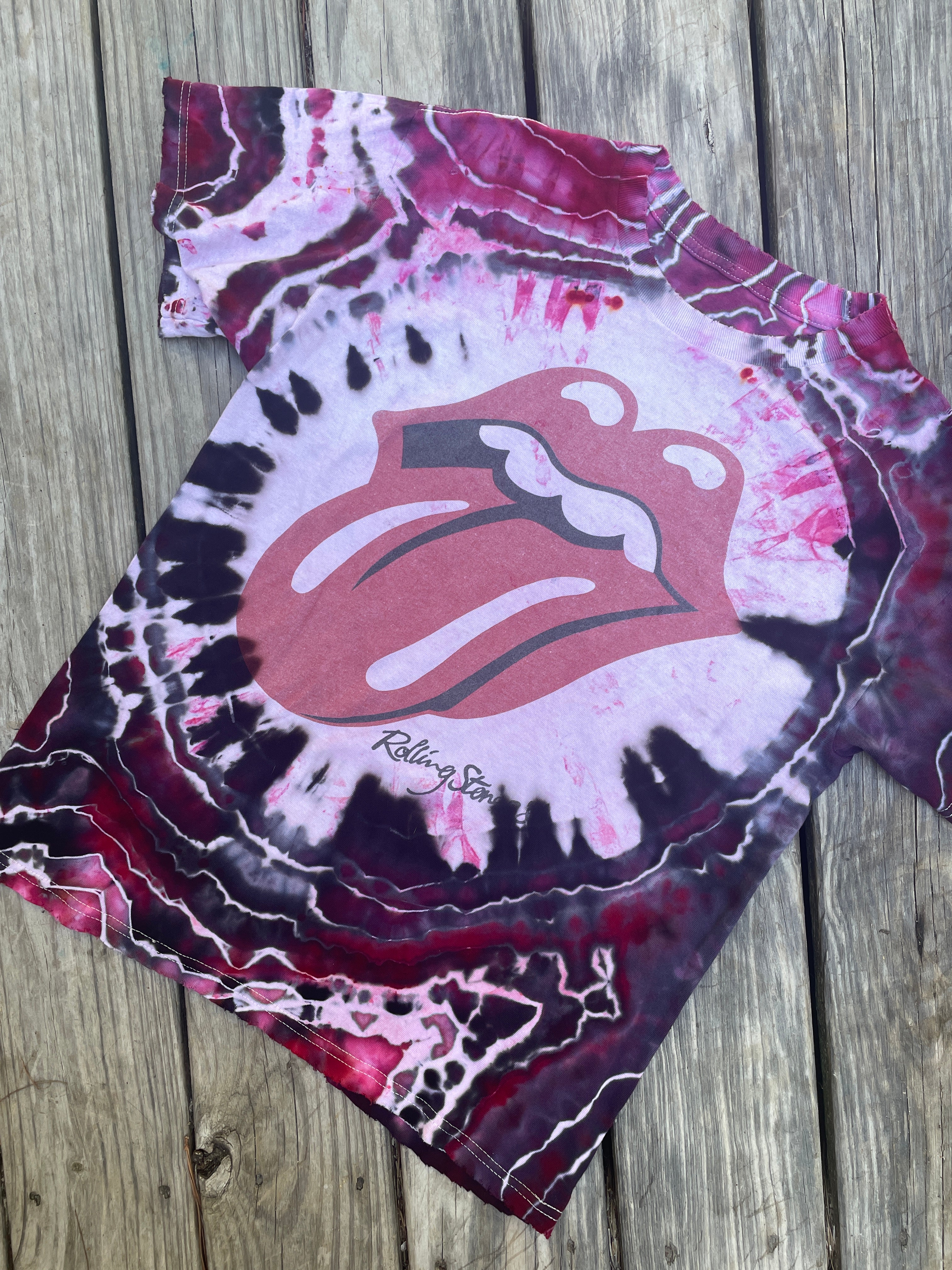 The Rolling Stones Hot Lips Red and Black Geode Short Sleeve Tie Dye T-Shirt | Men's Medium