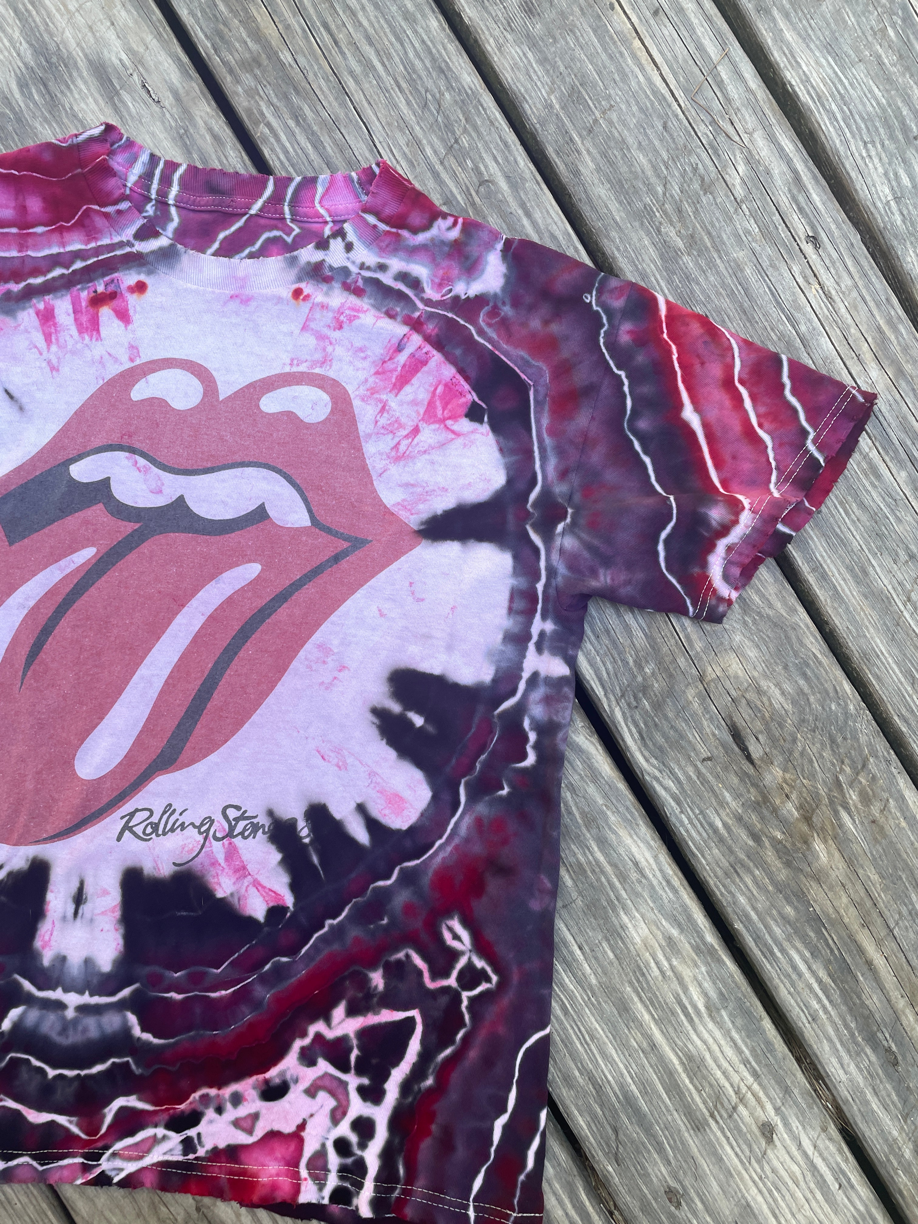 The Rolling Stones Hot Lips Red and Black Geode Short Sleeve Tie Dye T-Shirt | Men's Medium