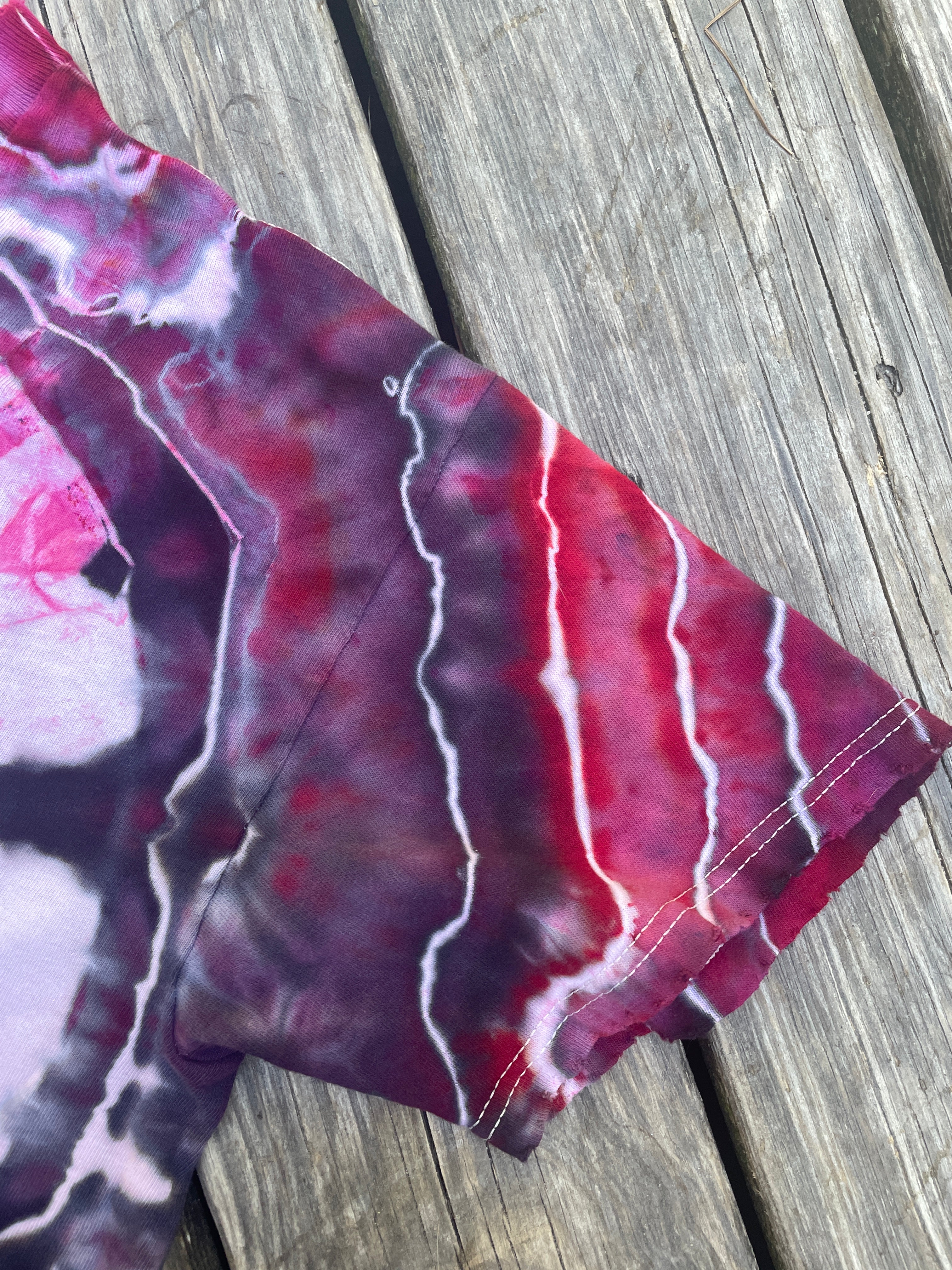 The Rolling Stones Hot Lips Red and Black Geode Short Sleeve Tie Dye T-Shirt | Men's Medium