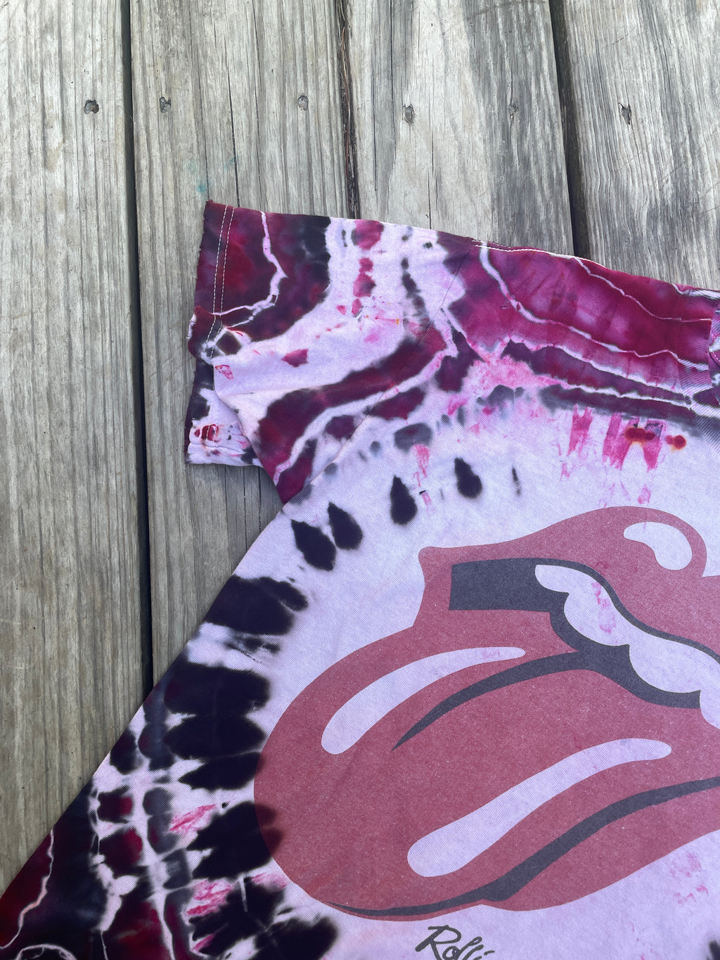 The Rolling Stones Hot Lips Red and Black Geode Short Sleeve Tie Dye T-Shirt | Men's Medium