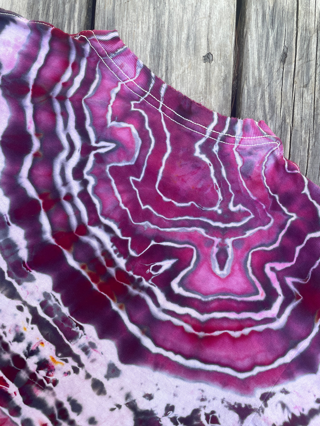 The Rolling Stones Hot Lips Red and Black Geode Short Sleeve Tie Dye T-Shirt | Men's Medium