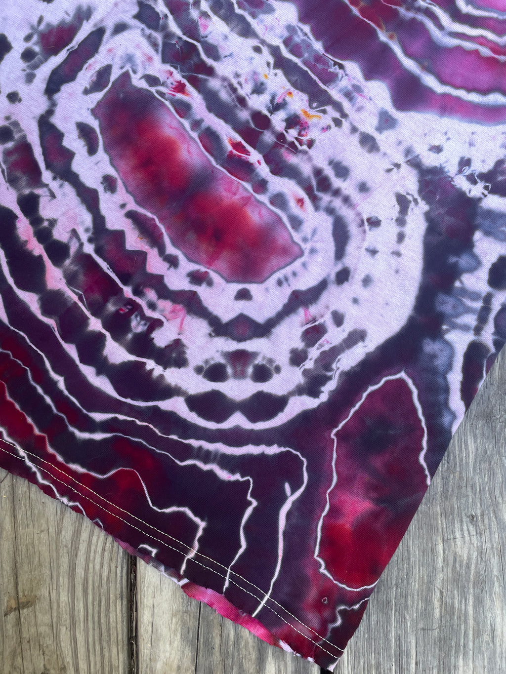 The Rolling Stones Hot Lips Red and Black Geode Short Sleeve Tie Dye T-Shirt | Men's Medium