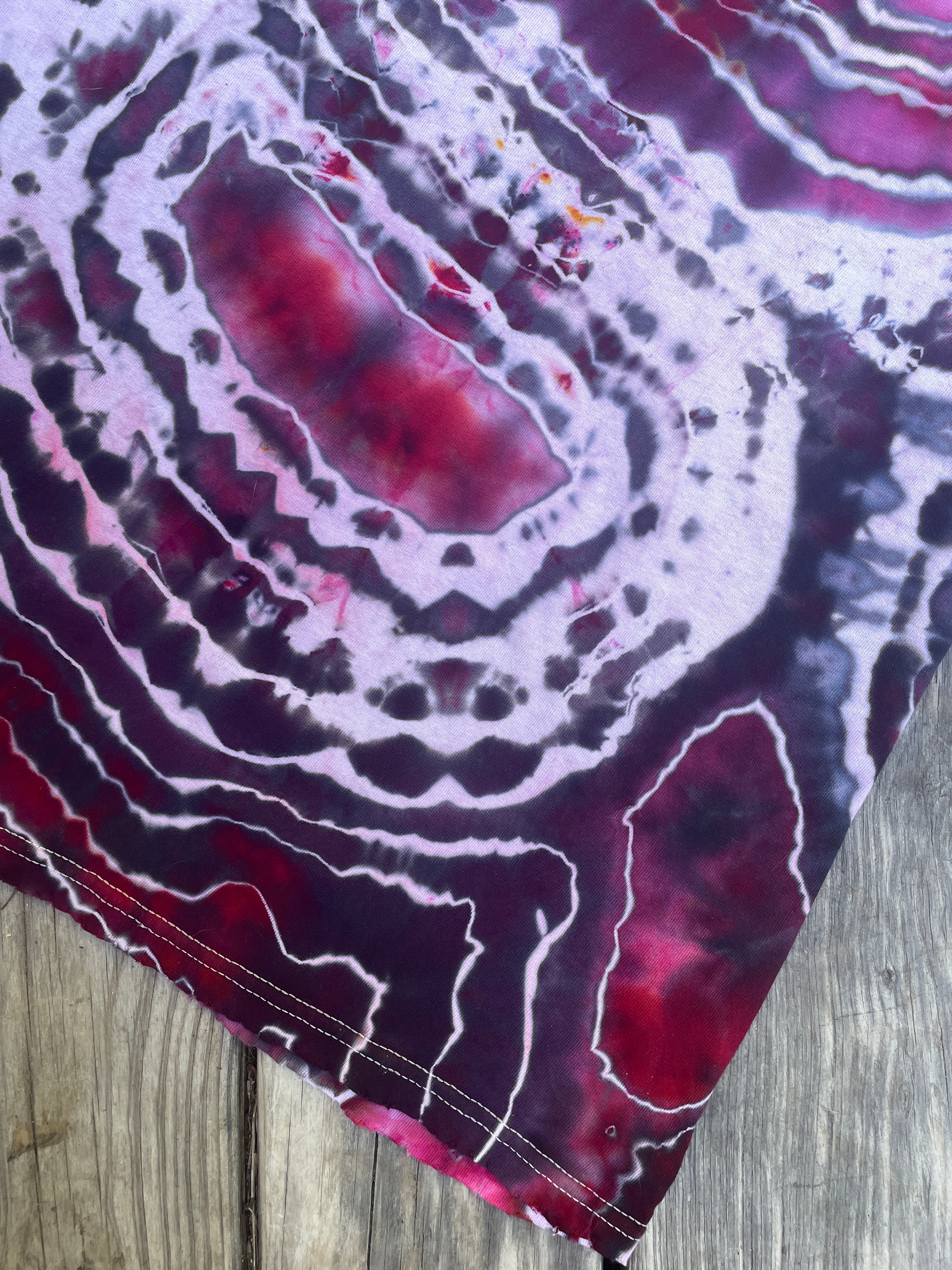 The Rolling Stones Hot Lips Red and Black Geode Short Sleeve Tie Dye T-Shirt | Men's Medium