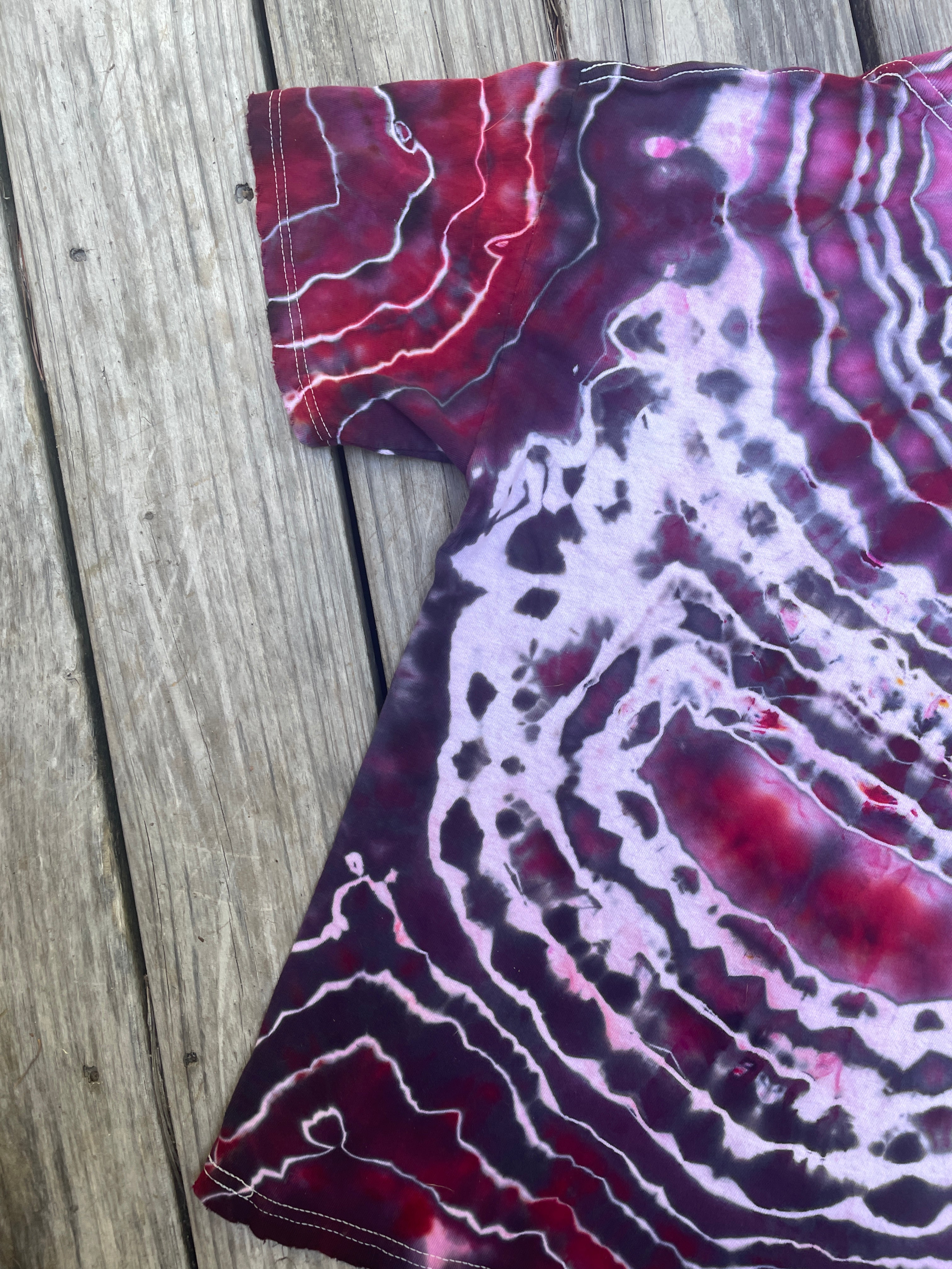 The Rolling Stones Hot Lips Red and Black Geode Short Sleeve Tie Dye T-Shirt | Men's Medium