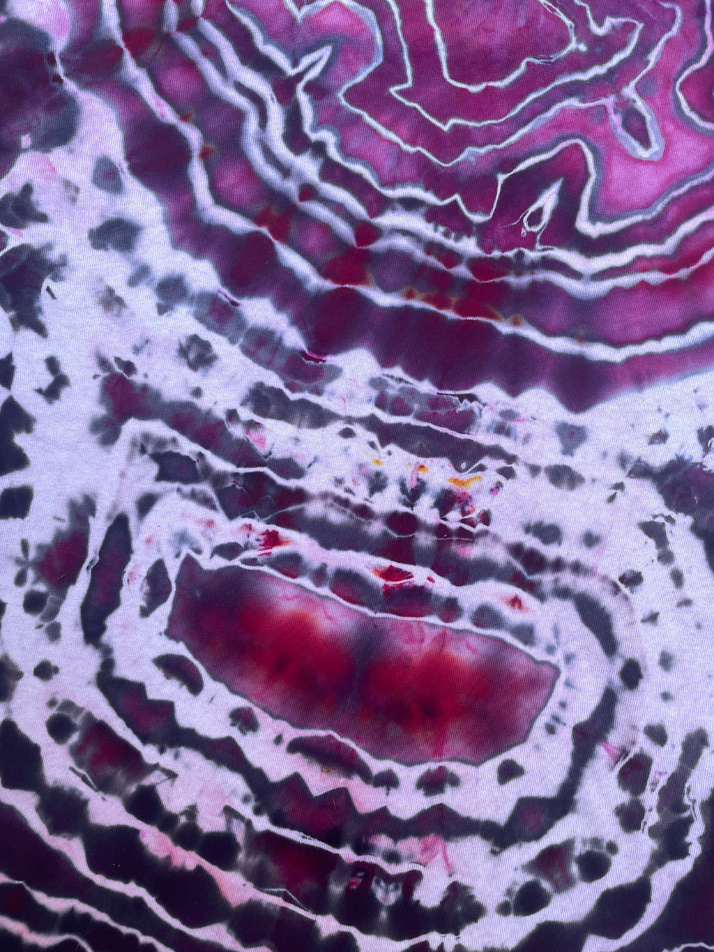 The Rolling Stones Hot Lips Red and Black Geode Short Sleeve Tie Dye T-Shirt | Men's Medium