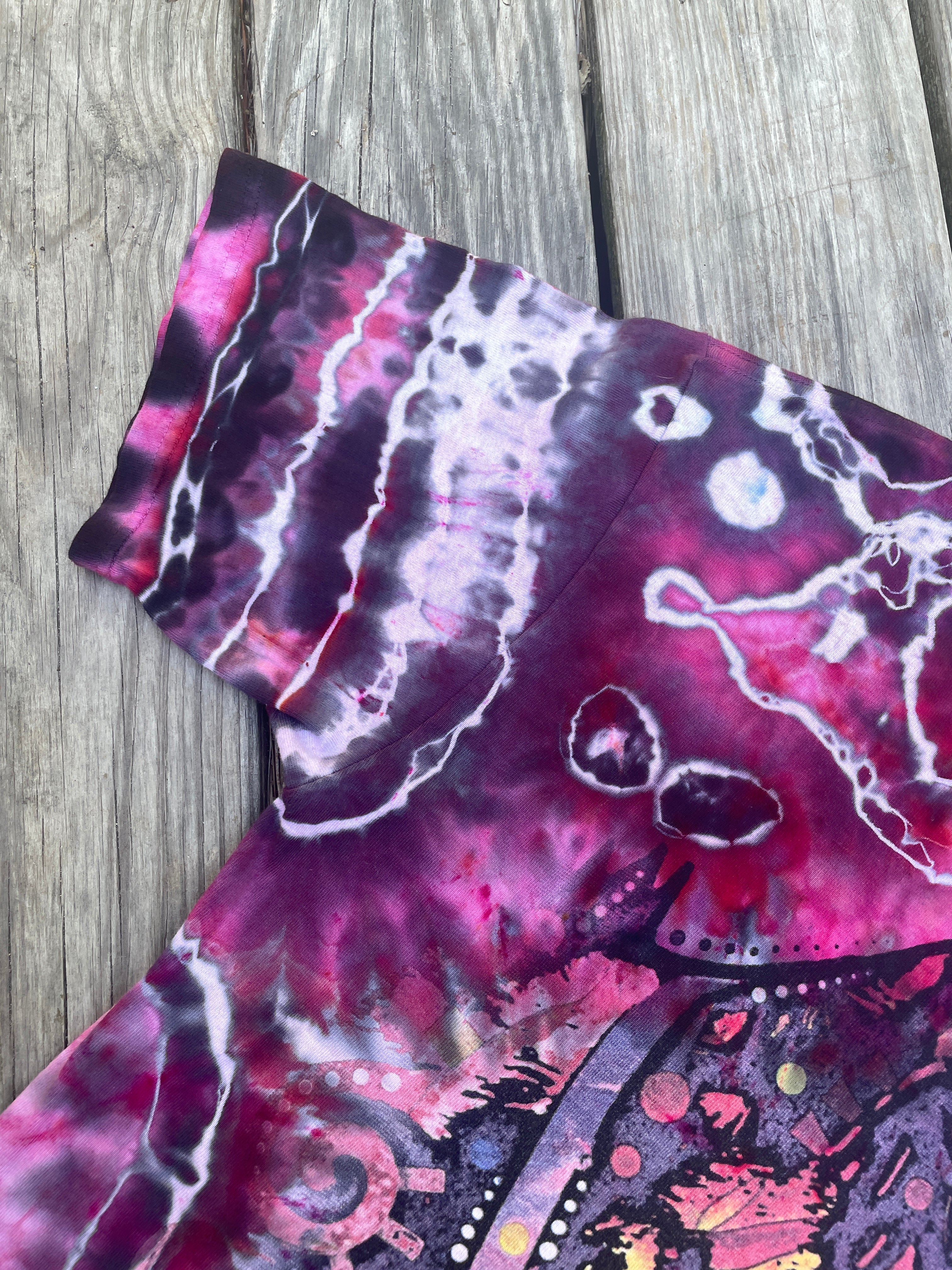 Red and Black Horse Geode Short Sleeve Tie Dye T-Shirt | Men's Large