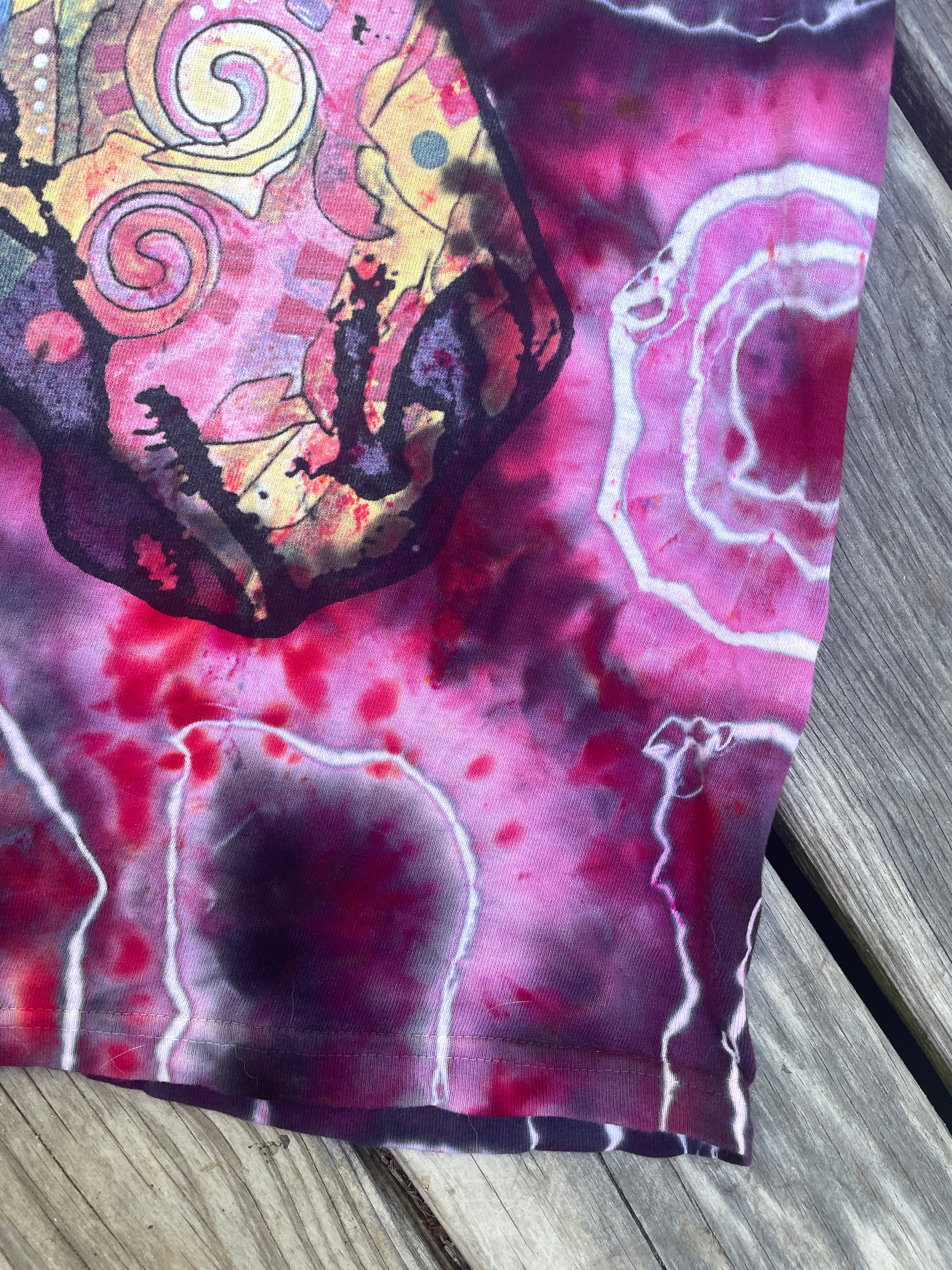 Red and Black Horse Geode Short Sleeve Tie Dye T-Shirt | Men's Large